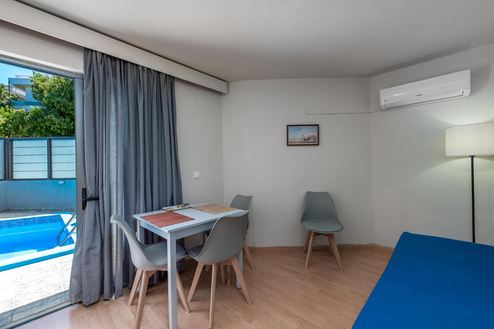 One-Bedroom Apartment Ground Floor (1-3 Adults)