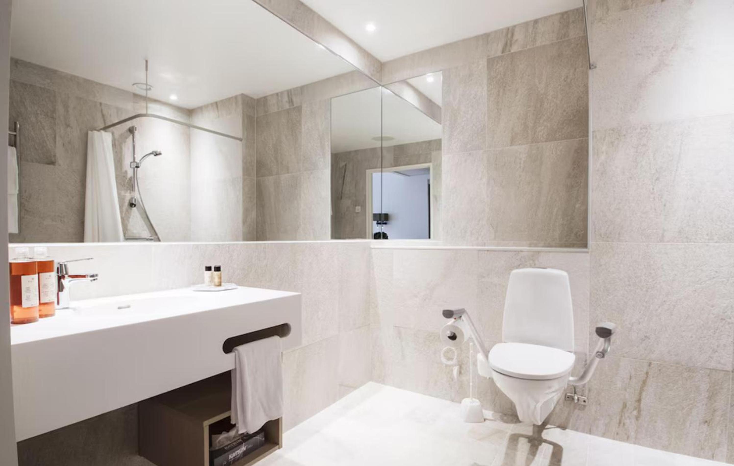 Family Room with Four Single Beds and Roll-In Shower - Disability Access/Non-Smoking