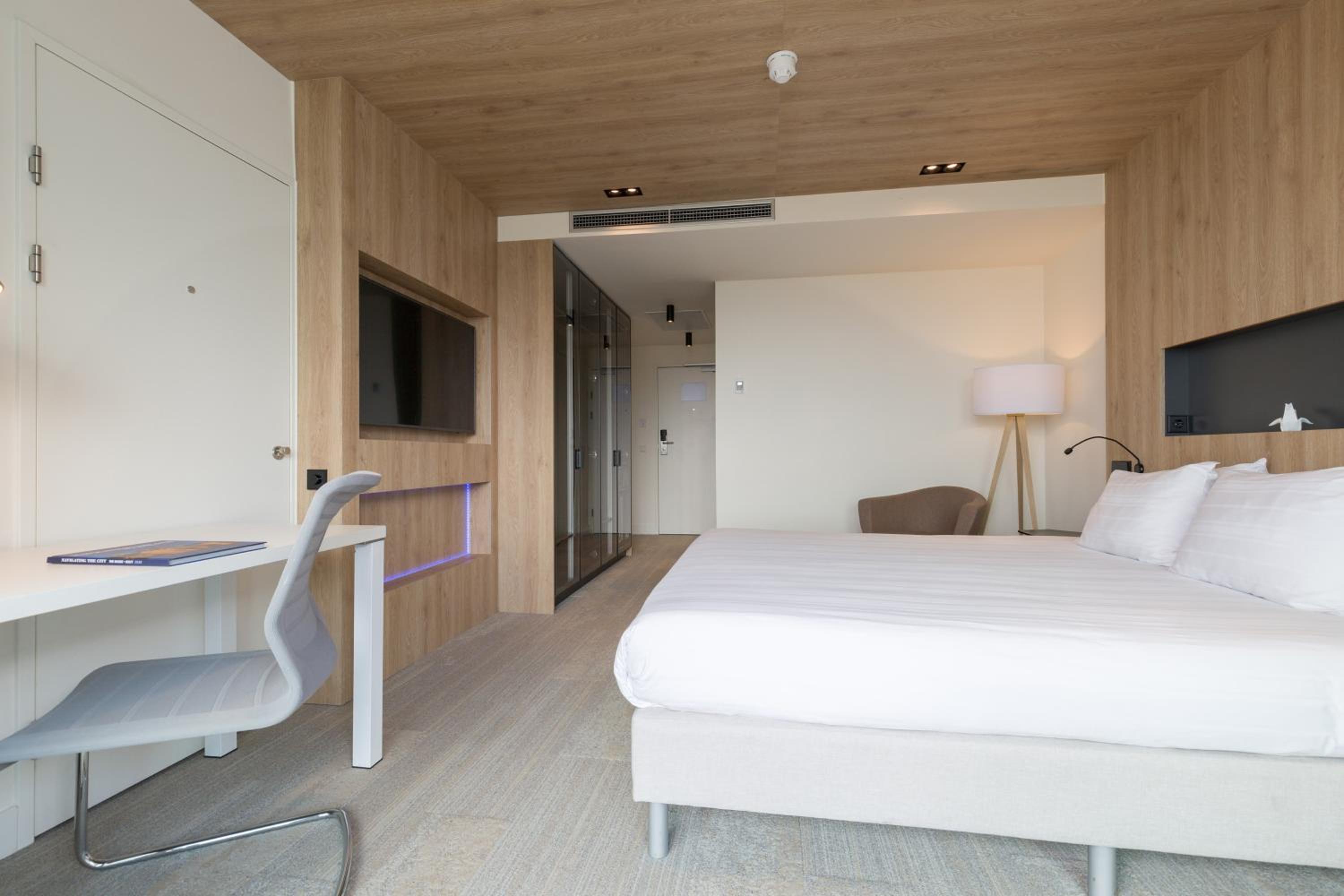 Comfort Room 1 King Bed