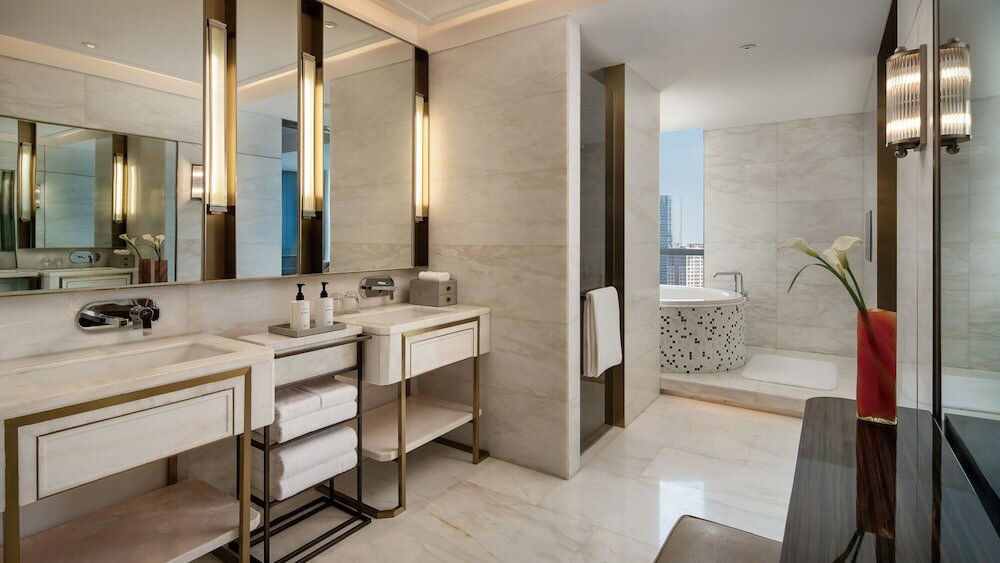 Premium Room, 1 King Bed, Club Lounge Access