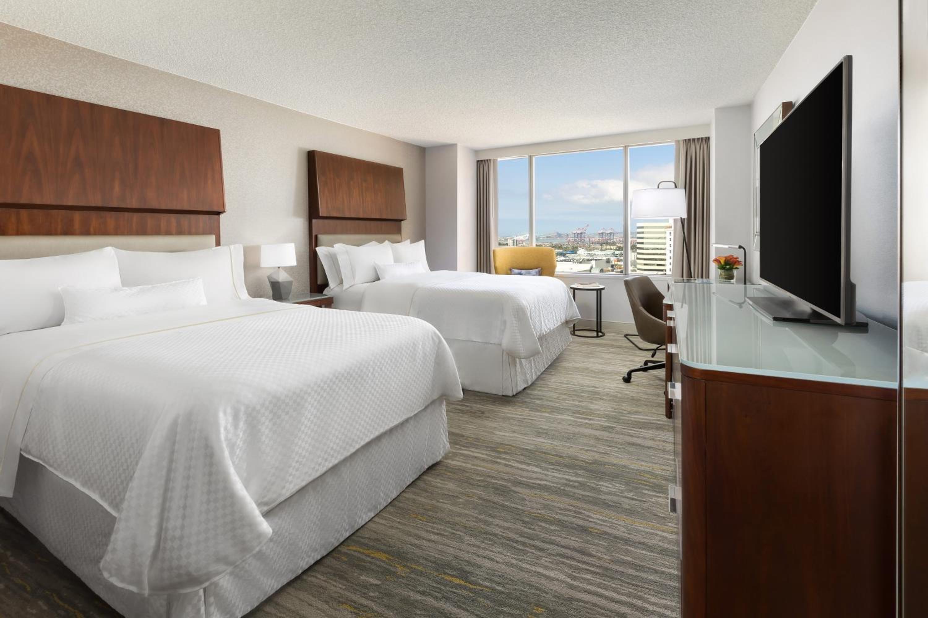 Double Room with Adapted Tub - Mobility and Hearing Accessible