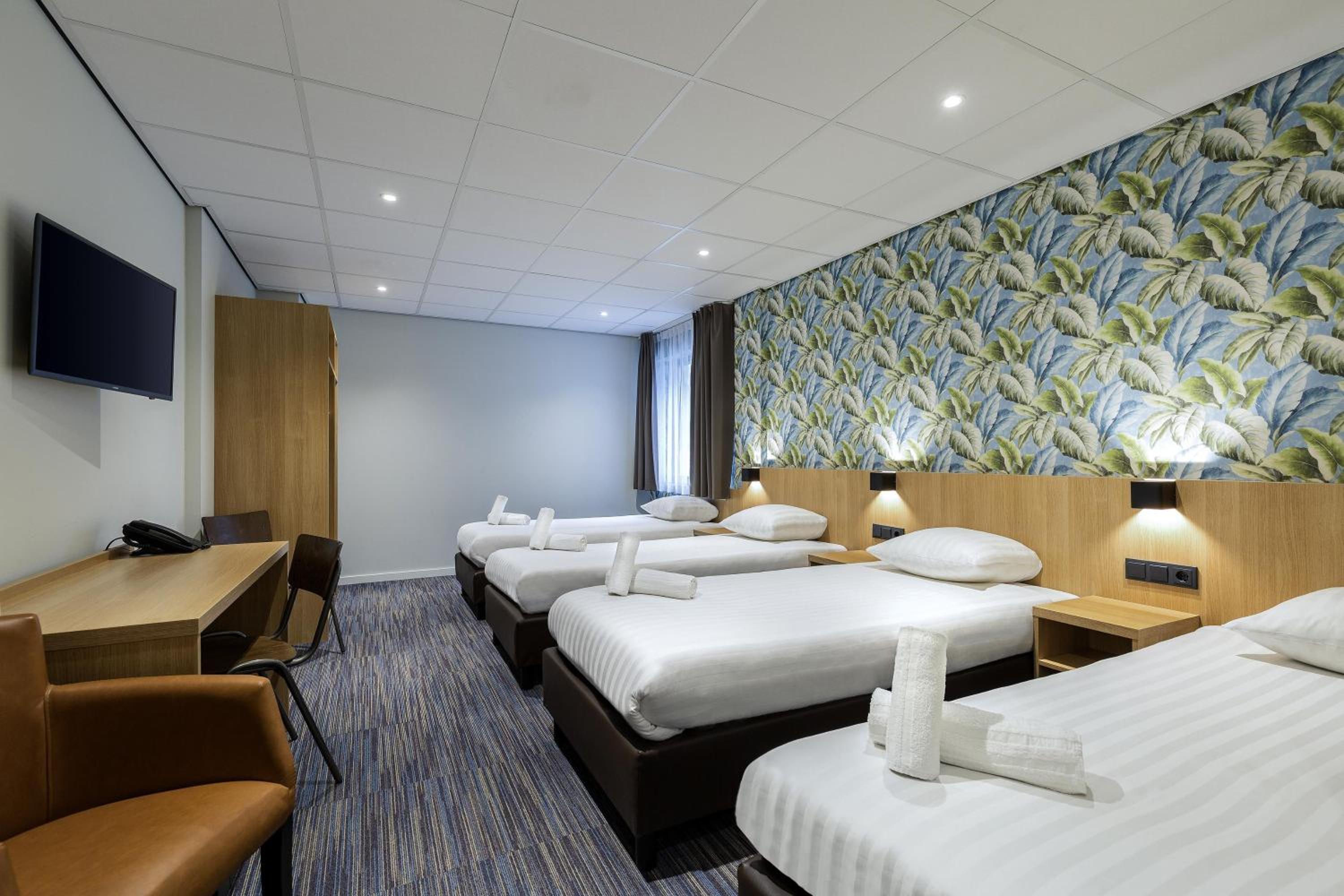 Economy Quadruple Room with Shower - Non-Smoking