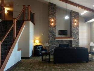 King Room with Roll-In Shower - Mobility Accessible/Non-Smoking