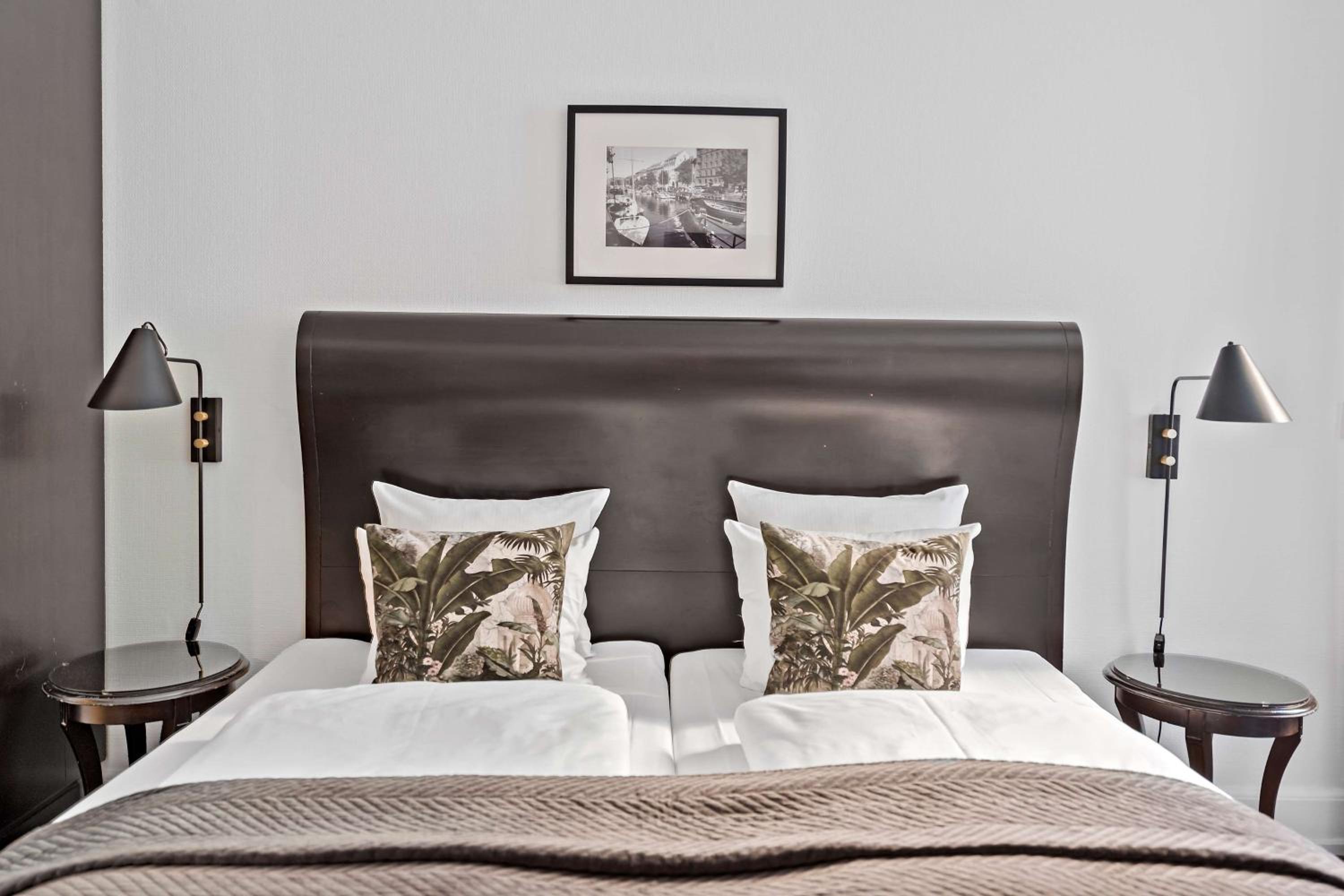 Superior King Room with Sofa Bed - Non-Smoking