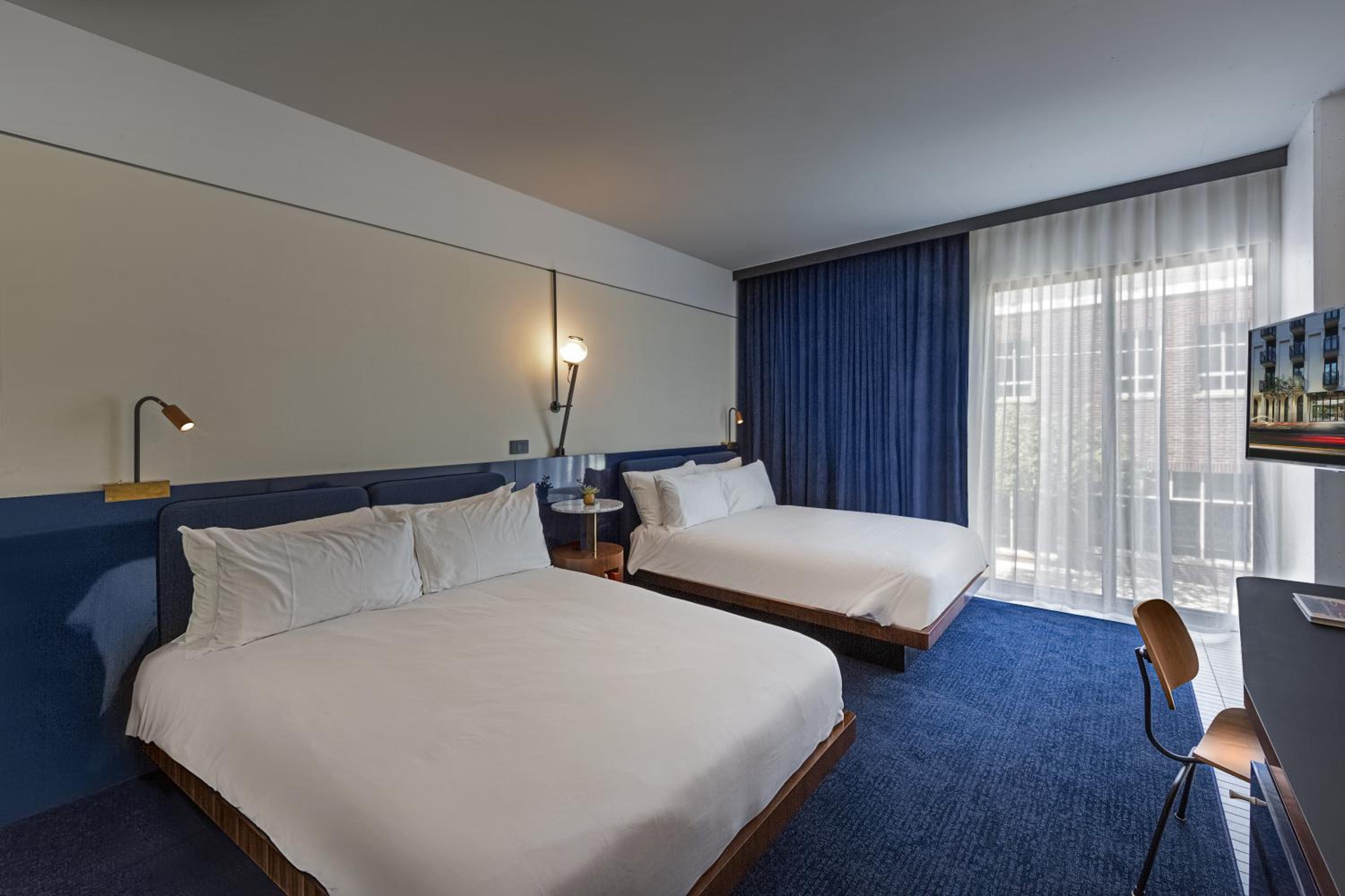 Balcony Two Queen Guestroom