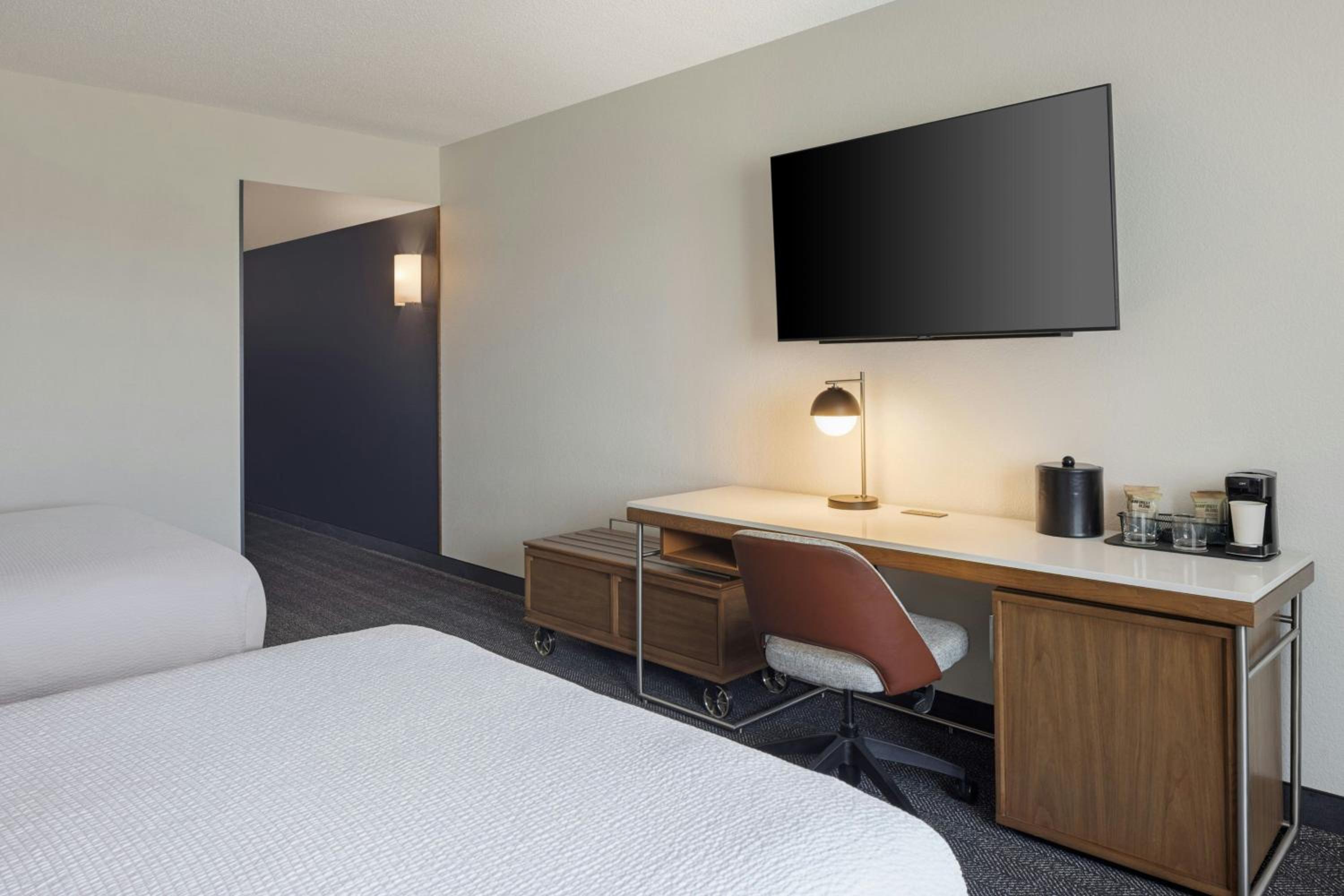 Queen Room with Two Queen Beds - Hearing Accessible