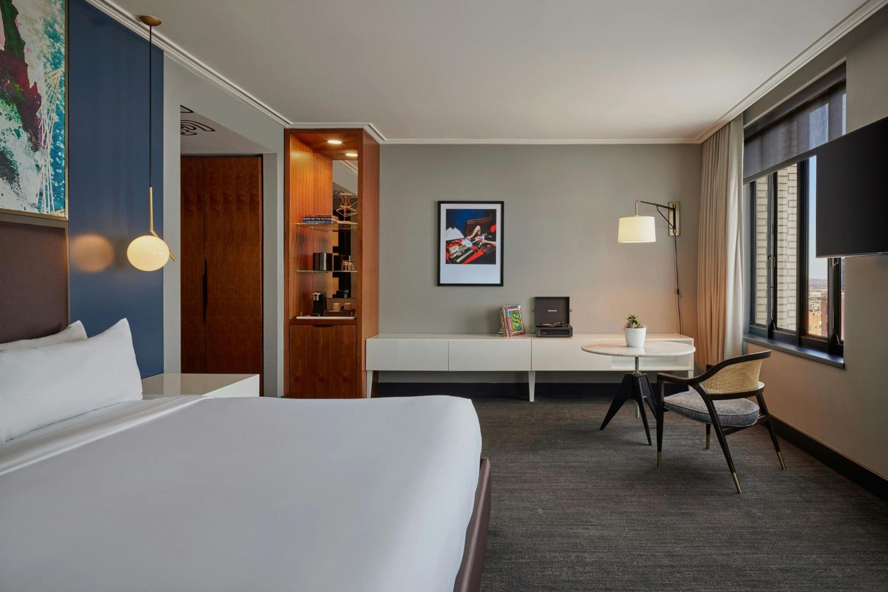 King Room with Roll-in Shower - Mobility and Hearing Accessible