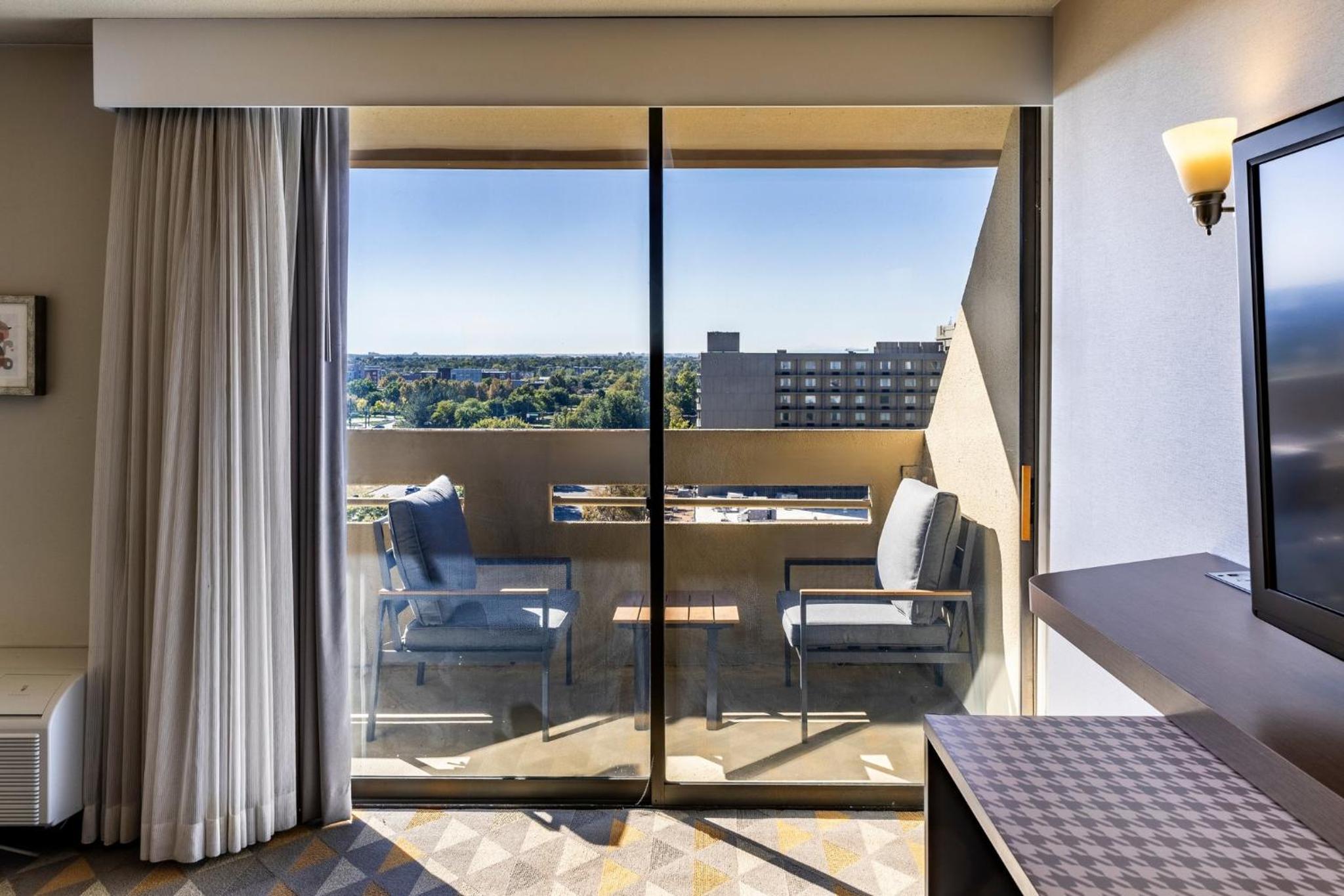 Premium King Room with Balcony and Mountain View - High Floor