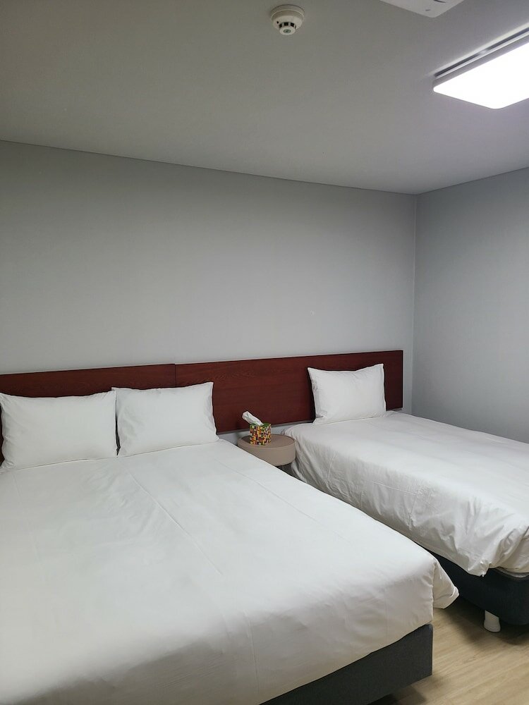 Deluxe Twin Room (No Kitchen)