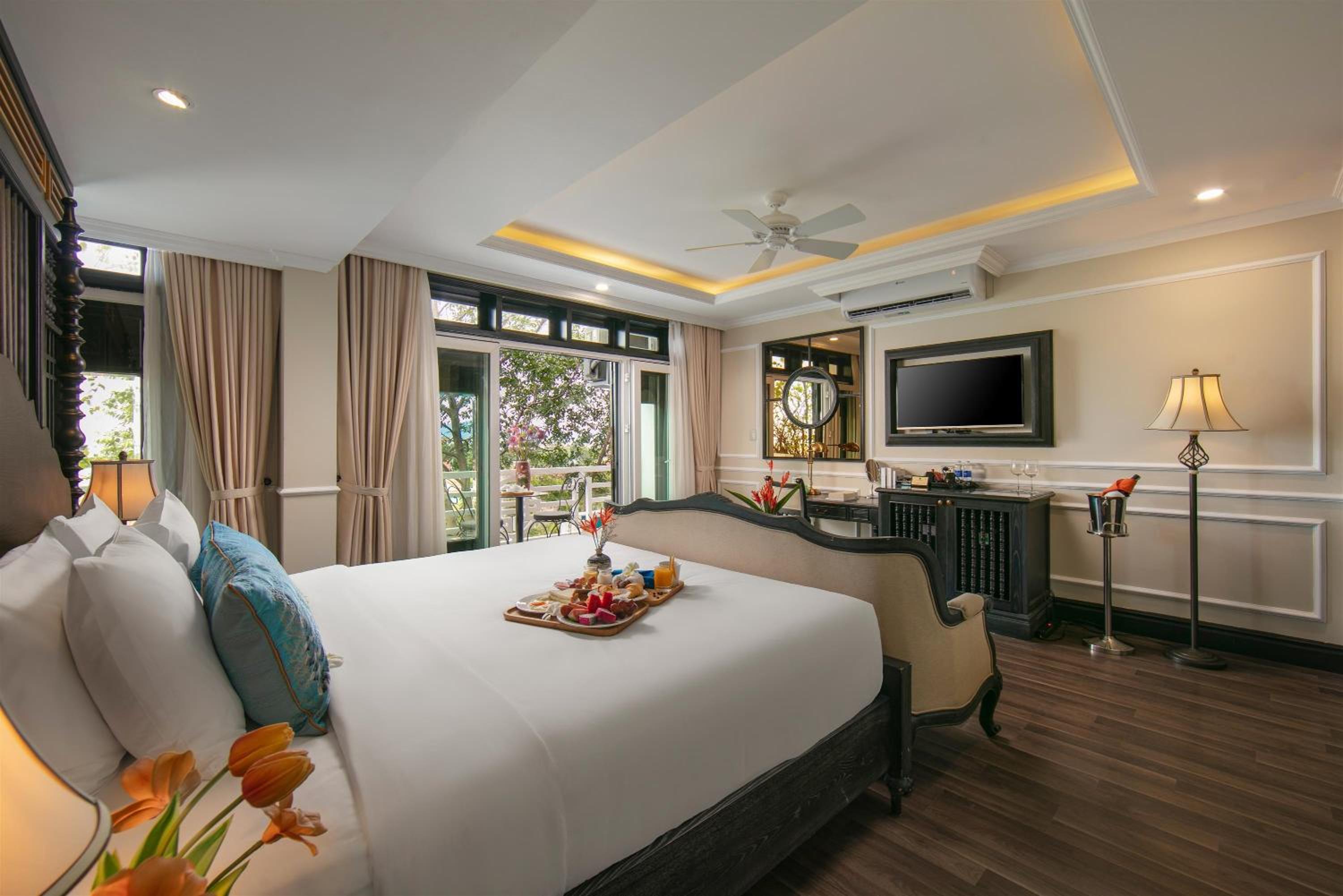 Golden Suite Panorama View & Balcony