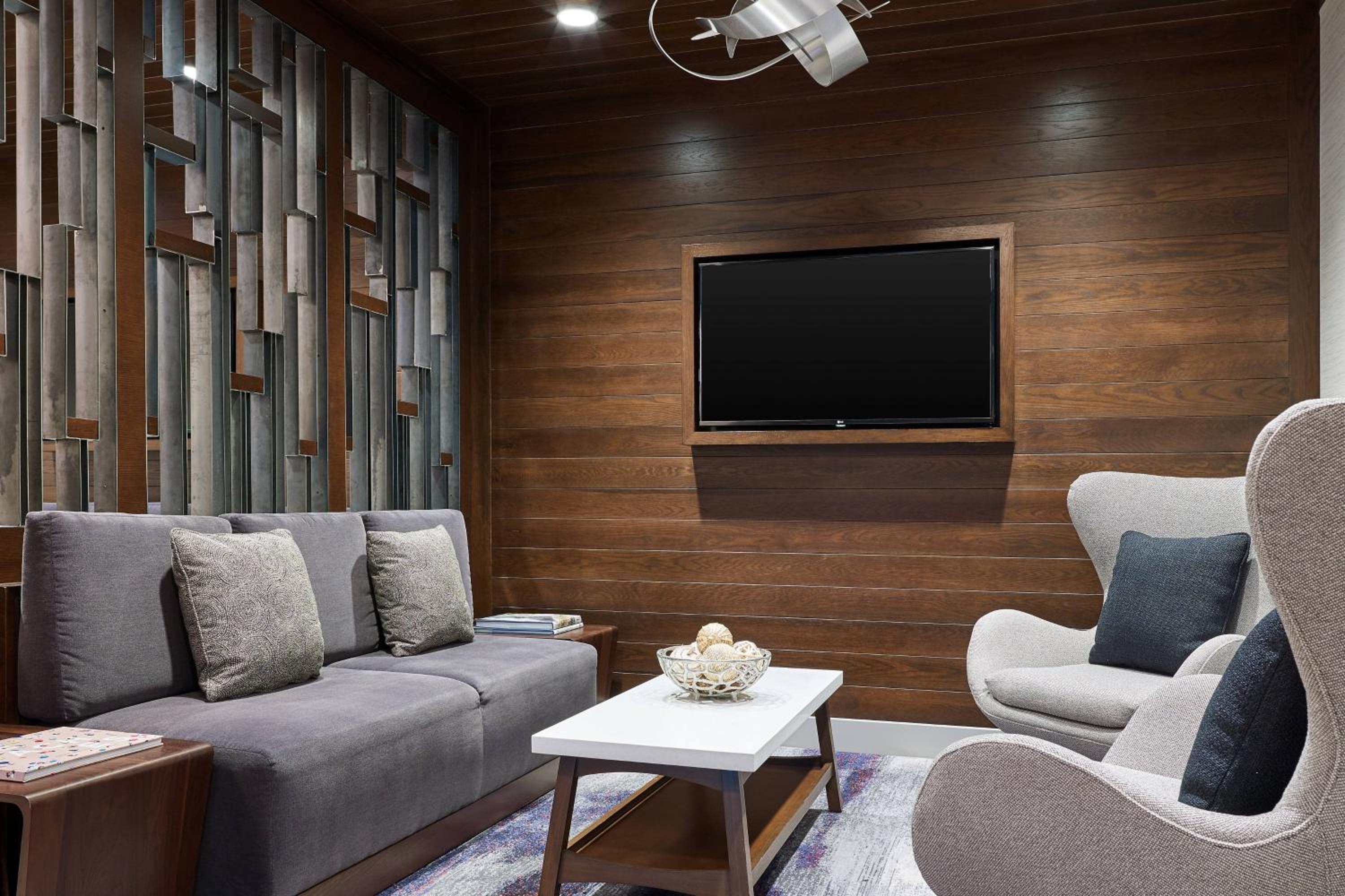 King Room - Club Level/M Club Lounge Access - Mobility Accessible with Tub