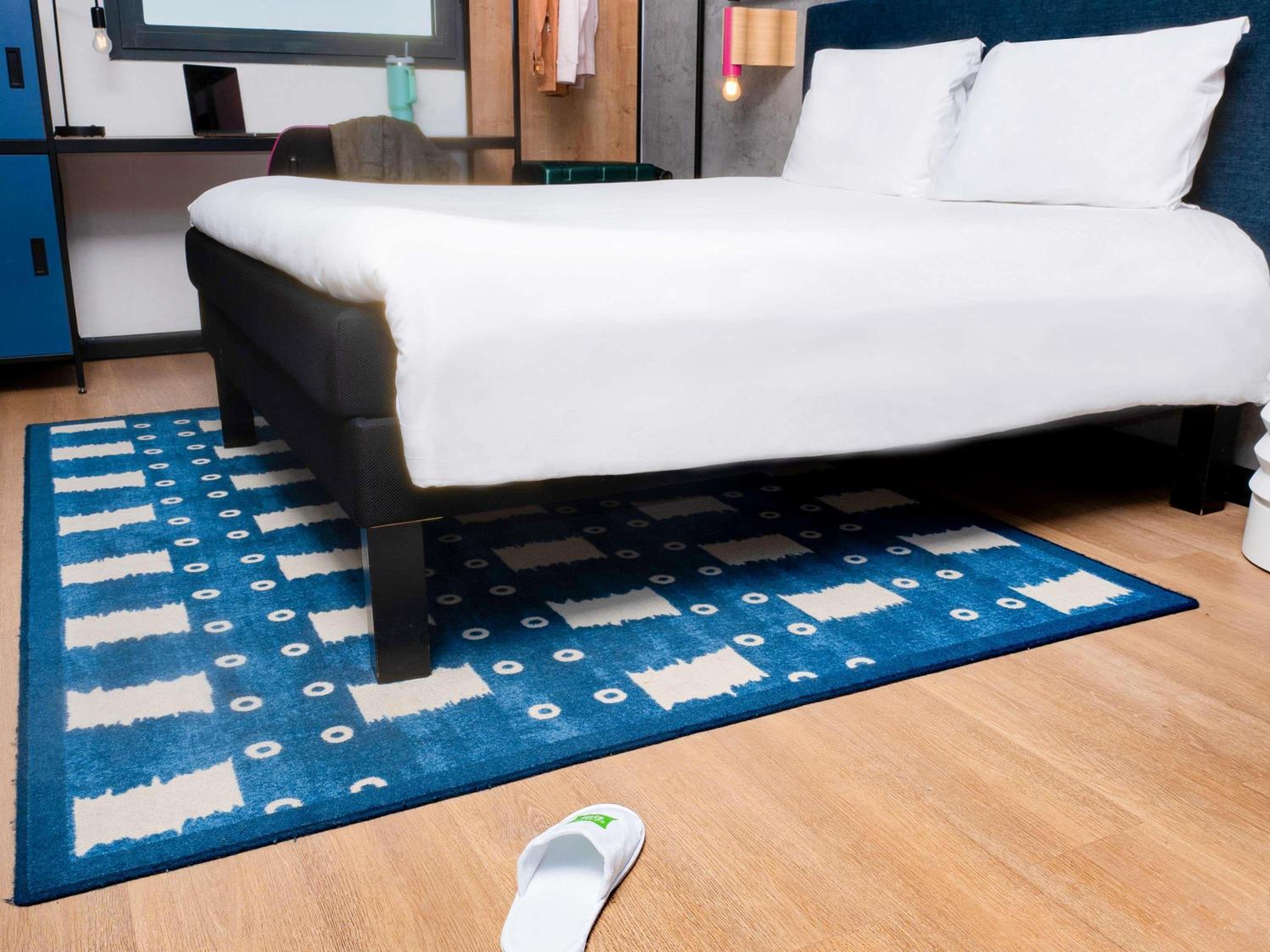 Standard Room With One Double Bed - Sea Side