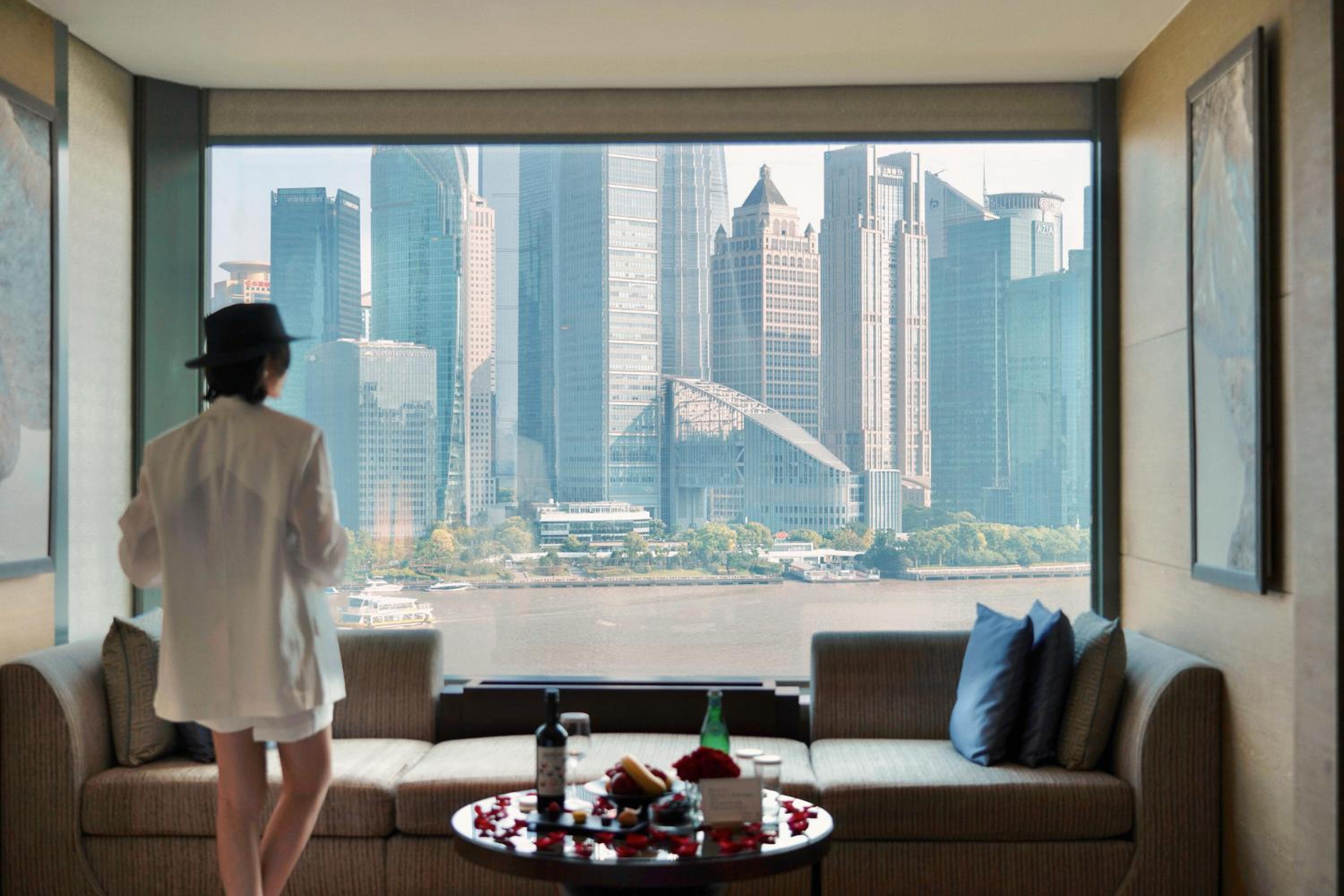 Grand Riverside Suite