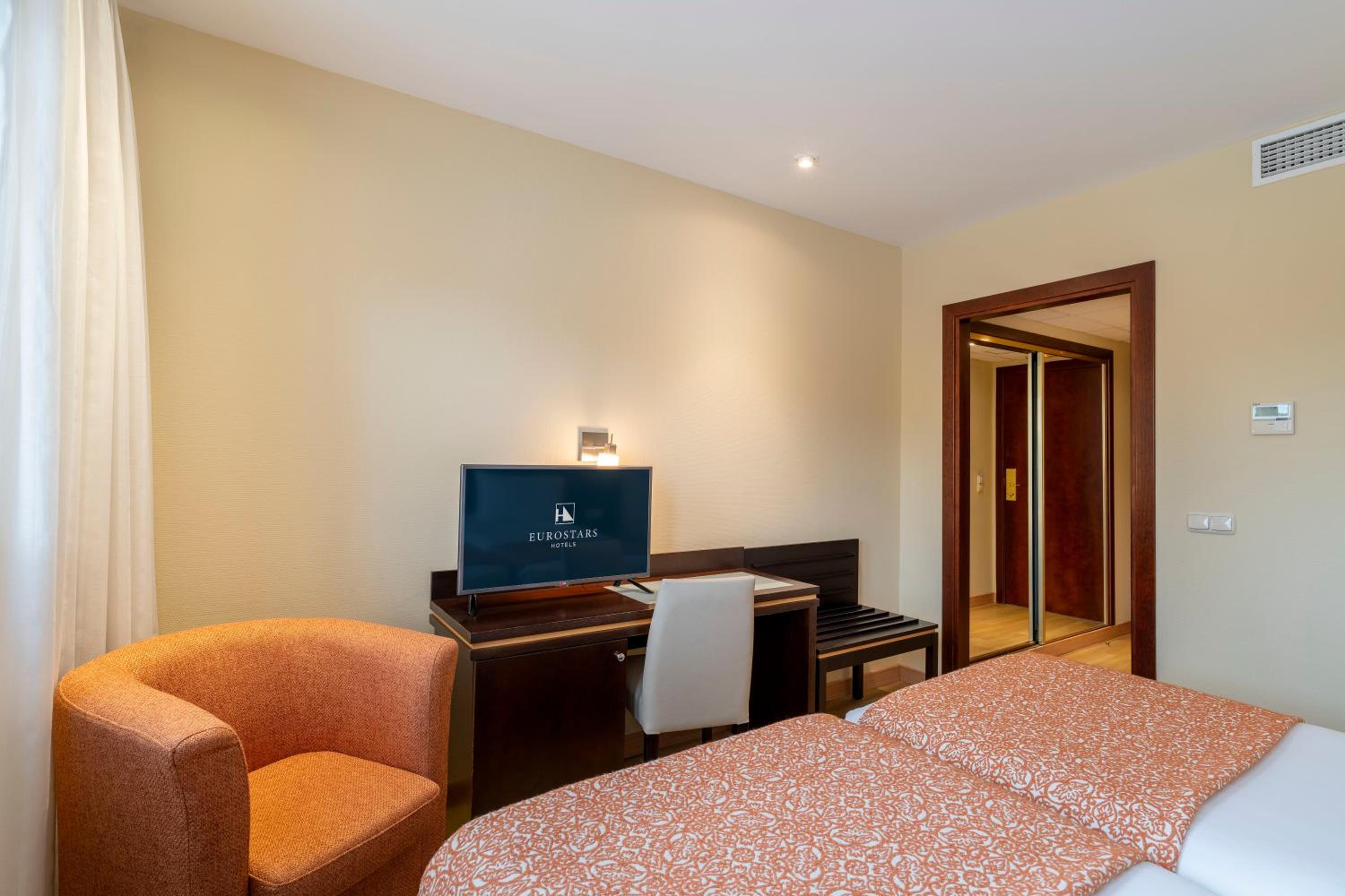 Double or Twin Room (1-2 Adults)