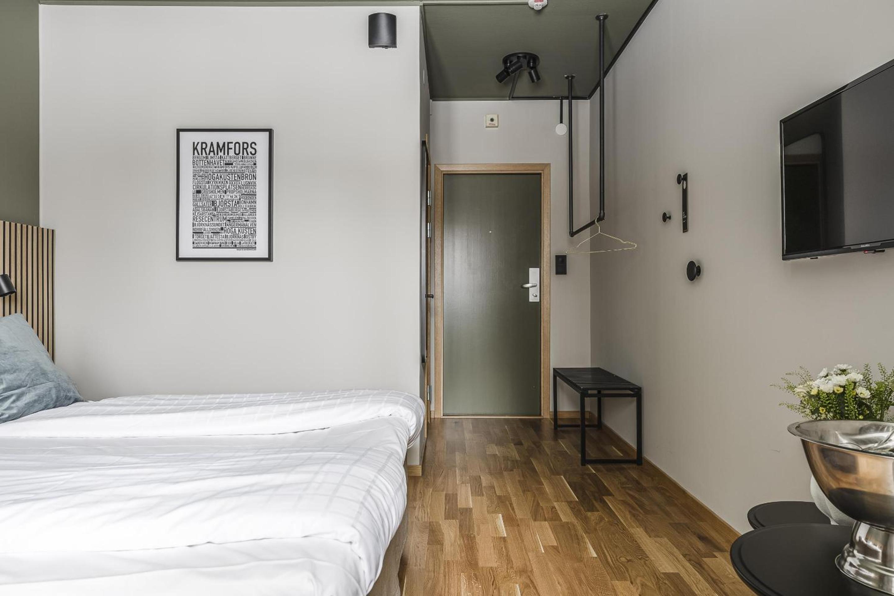 Deluxe King Room - Non-Smoking