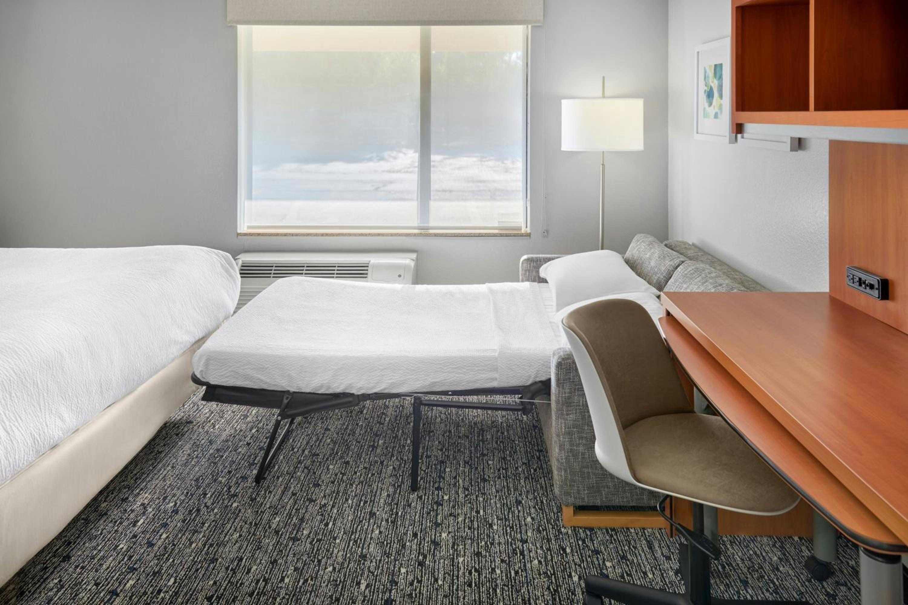 King Studio with Sofa Bed and Adapted Tub - Mobility and Hearing Accessible