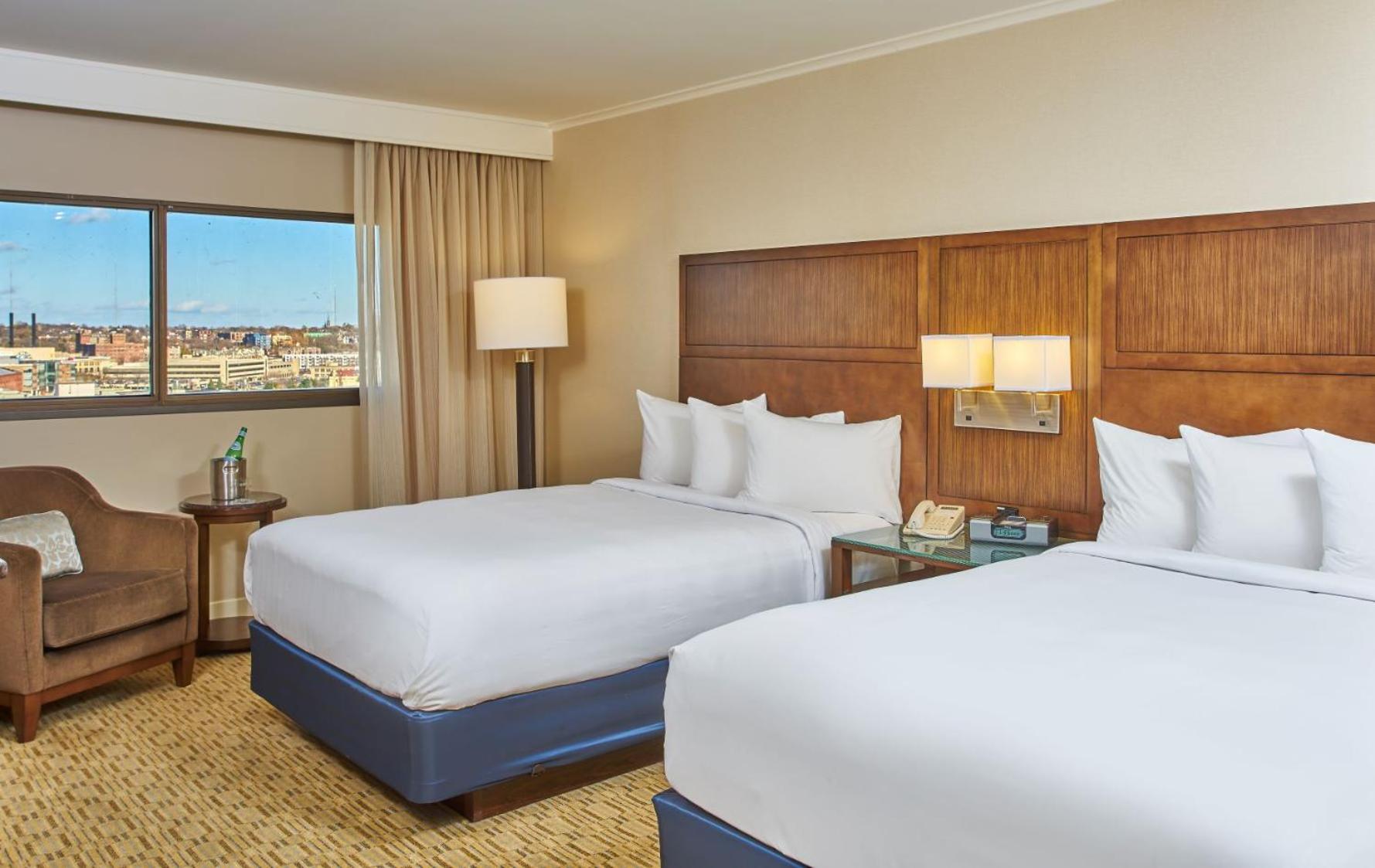 Double Room with Two Double Beds and City View - High Floor