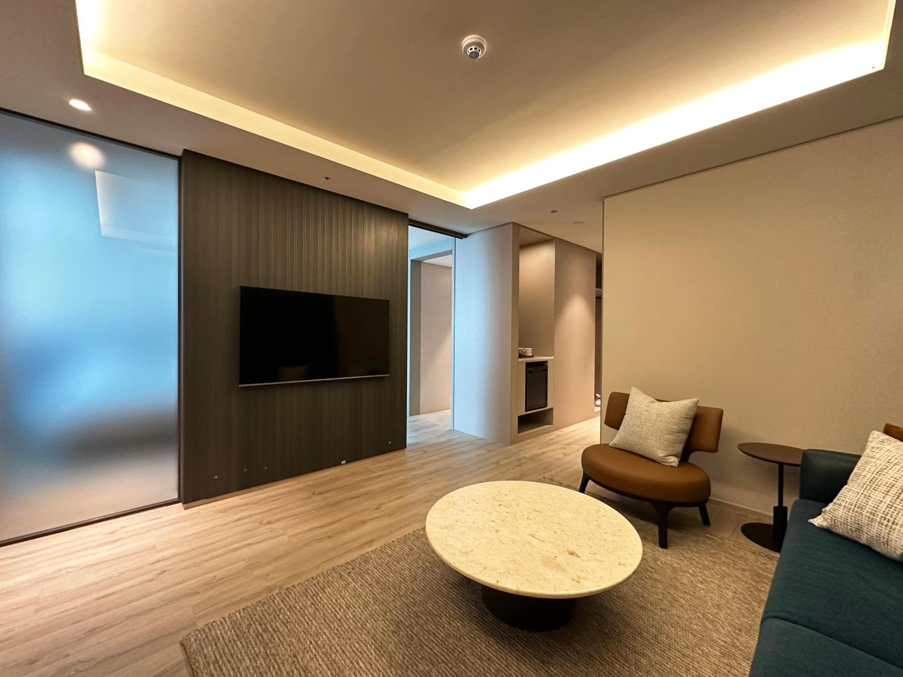 [EF Lounge PKG] Junior Suite Premier City View + Acqua Di Parma Amenity Set (one-time provided) + Welcome Busan Mini-bar + Dessert Lounge