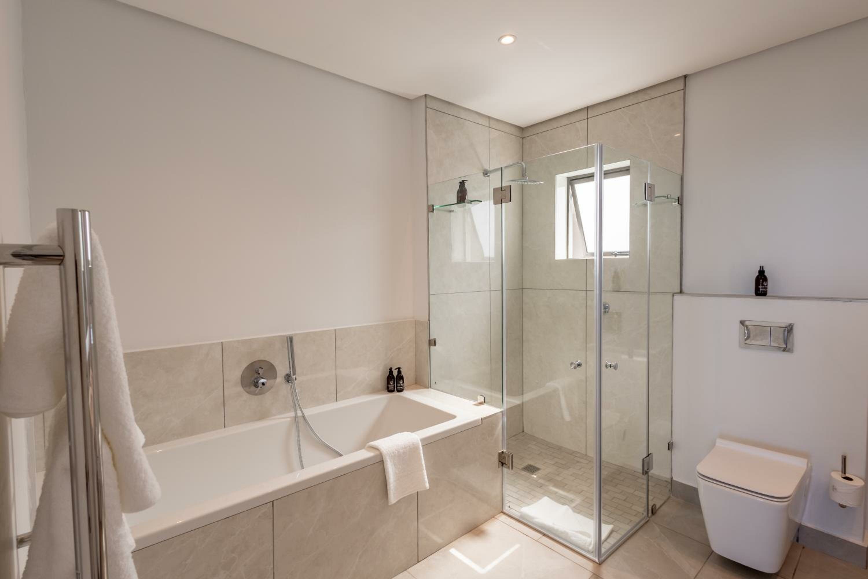 Three Bedroom Luxury Superior Apartment 302