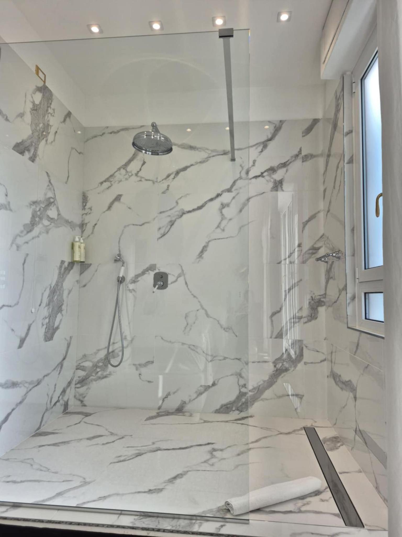 Deluxe Suite with Spa Bath