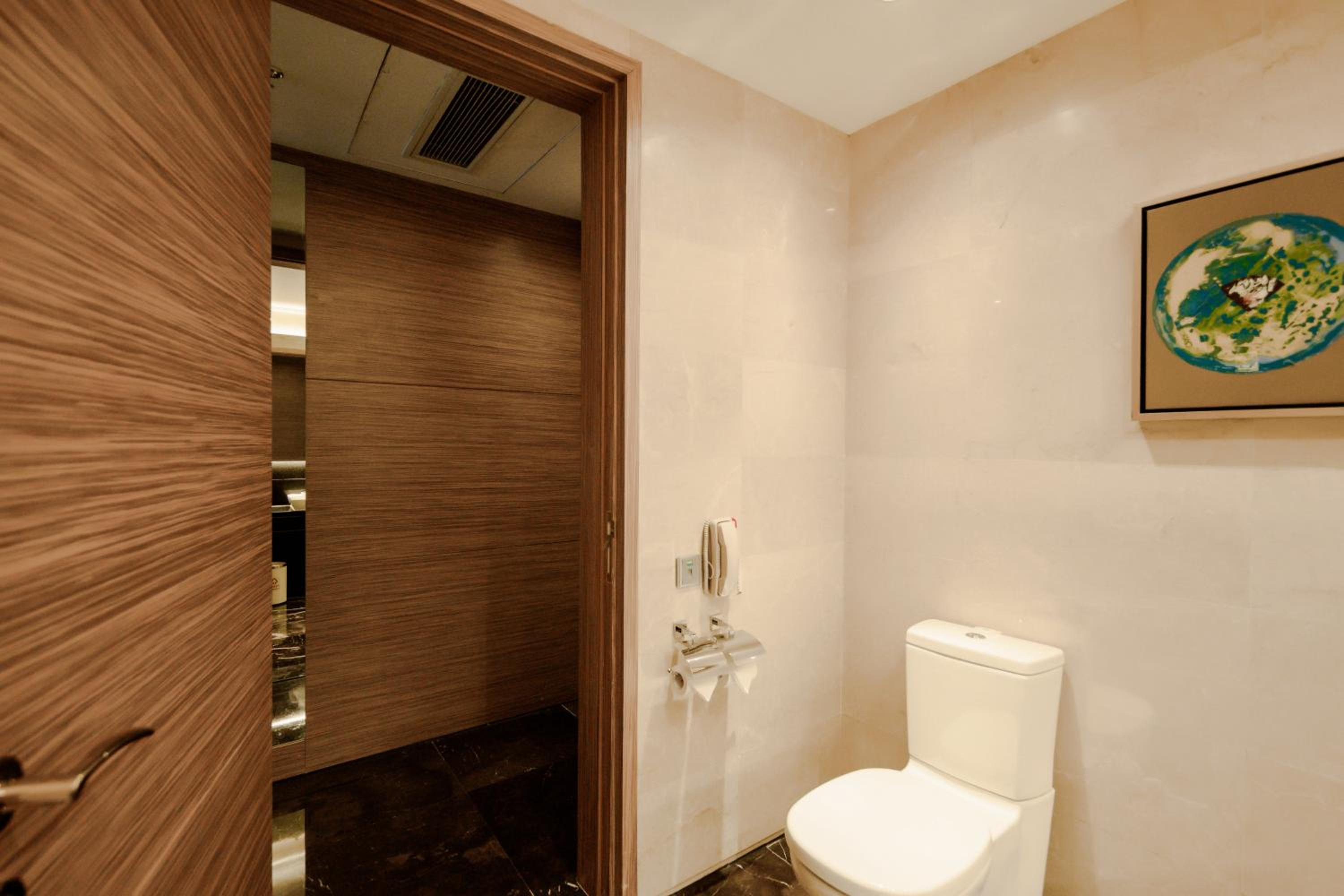 Executive Suite, Executive lounge access, 1 King, City view