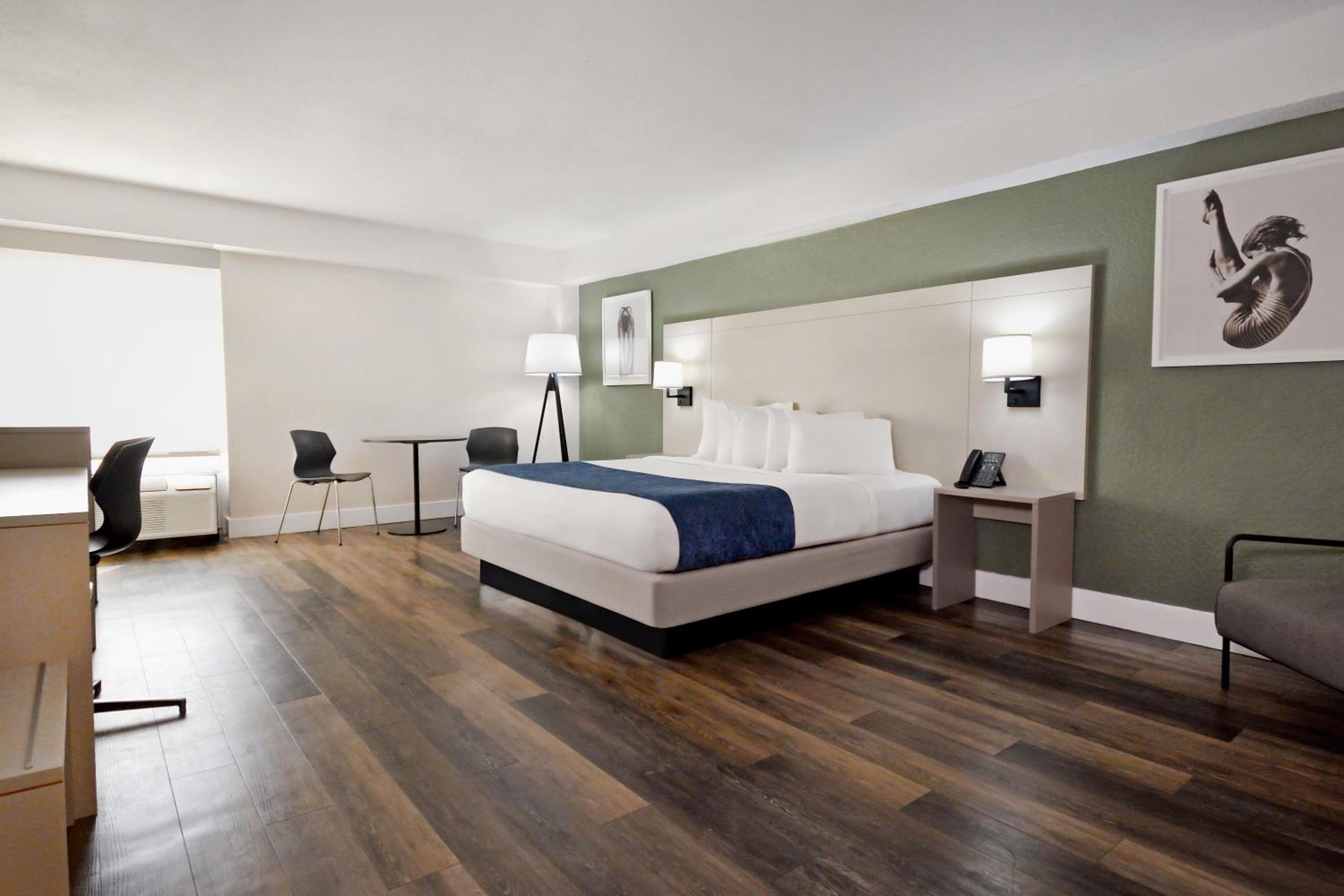 Superior Tower King Room - Non-Smoking