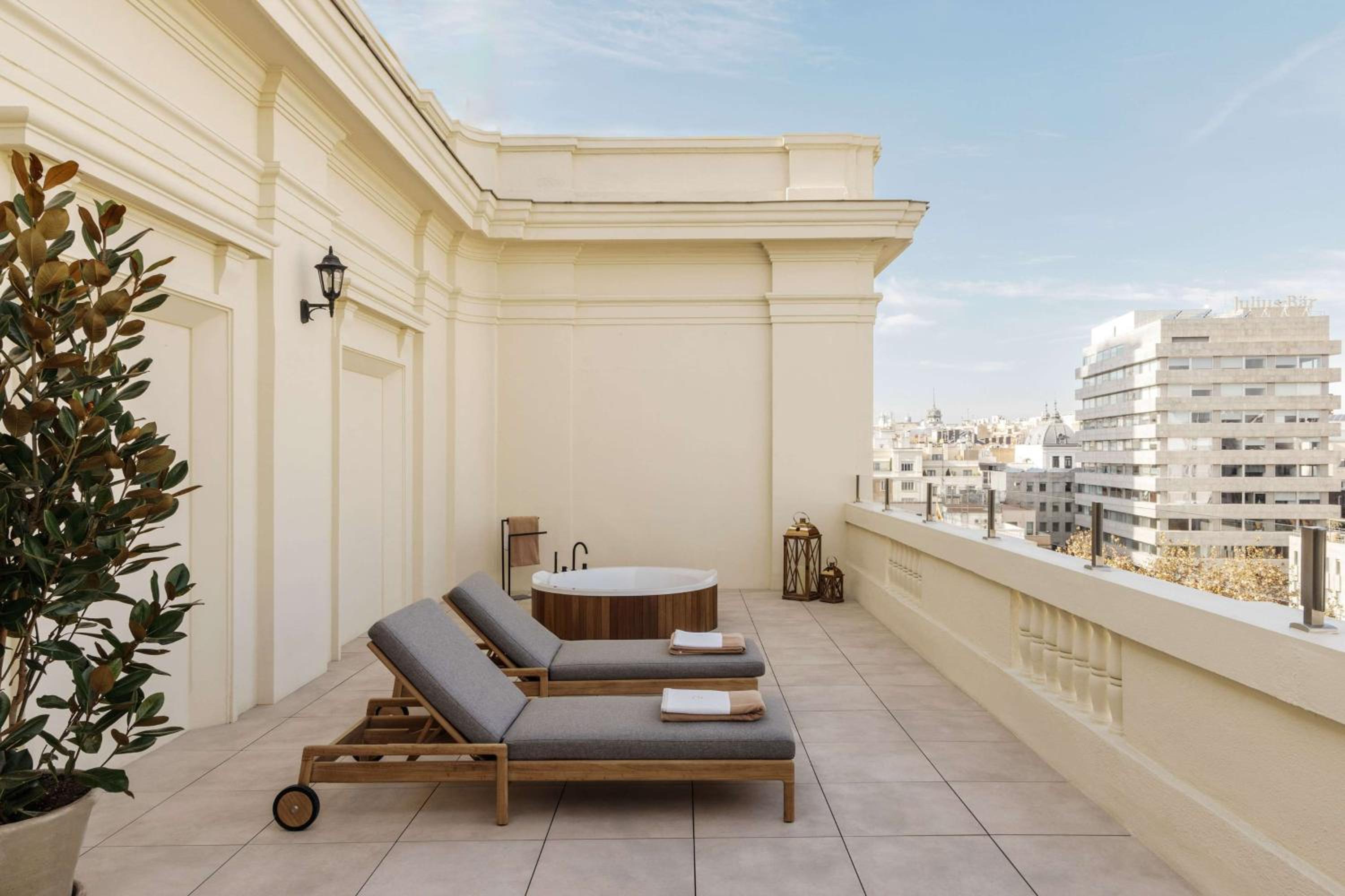 Master Suite Terrace Red Level