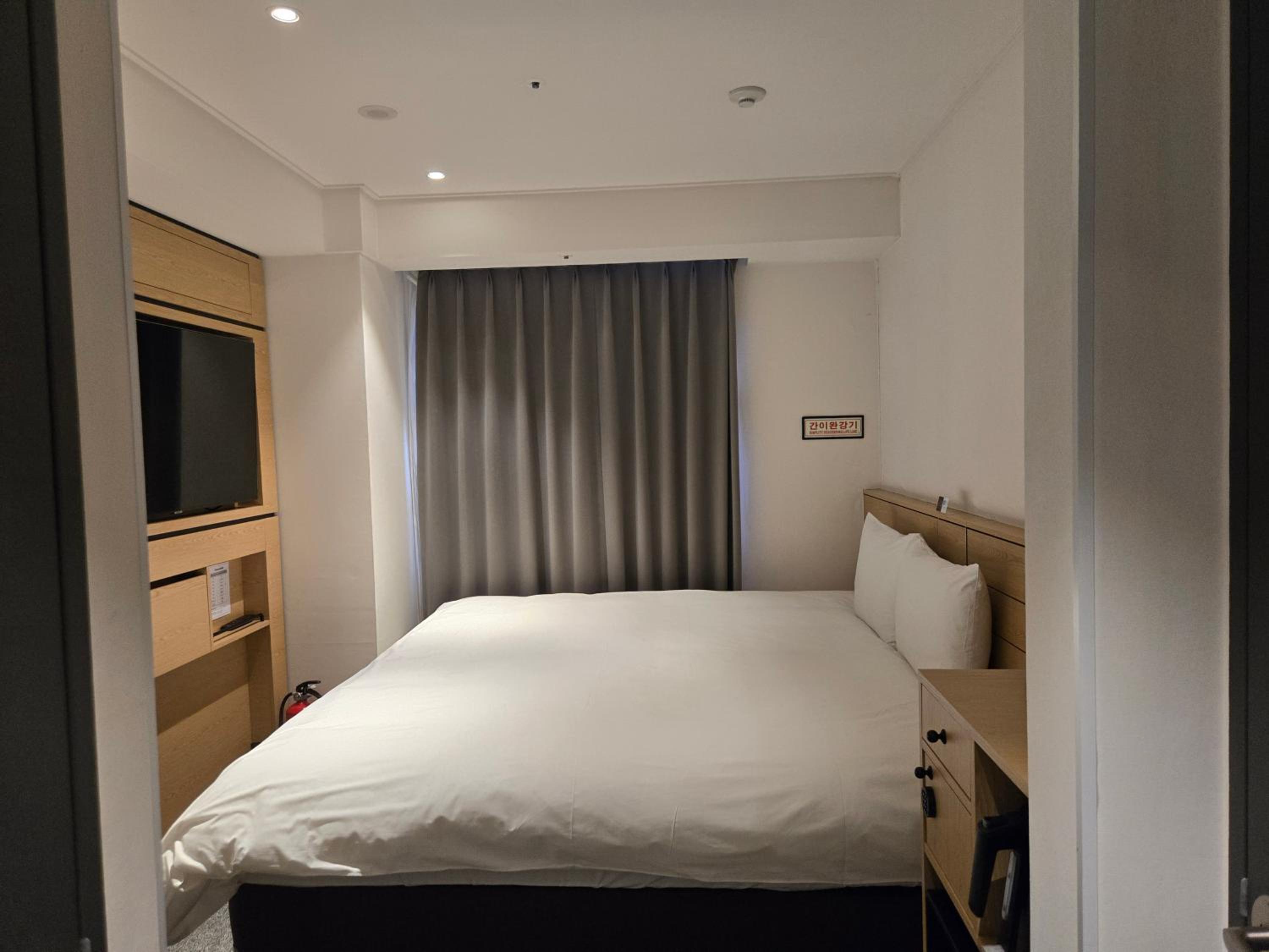 Hollywood Double With Complimentary Breakfast