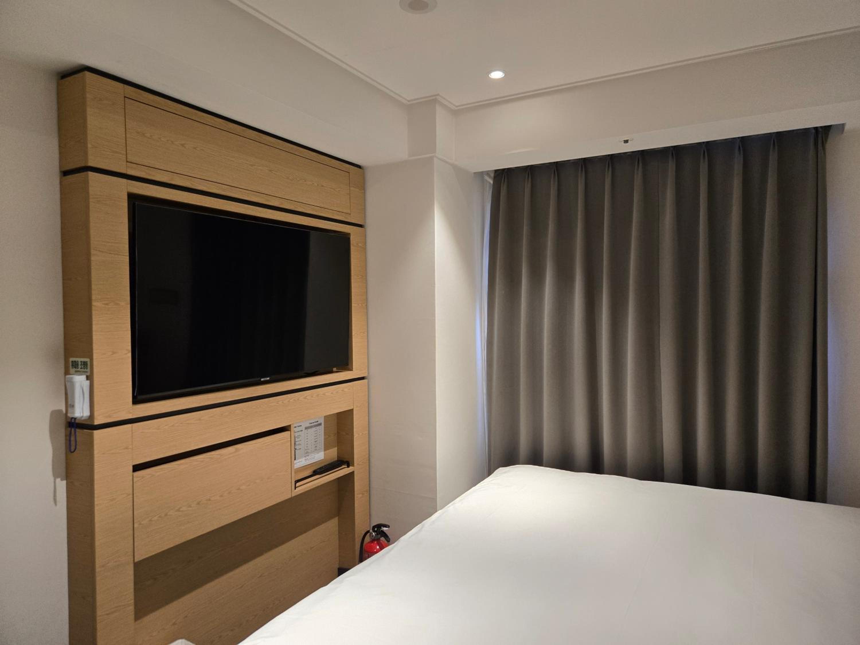 Hollywood Double With Complimentary Breakfast