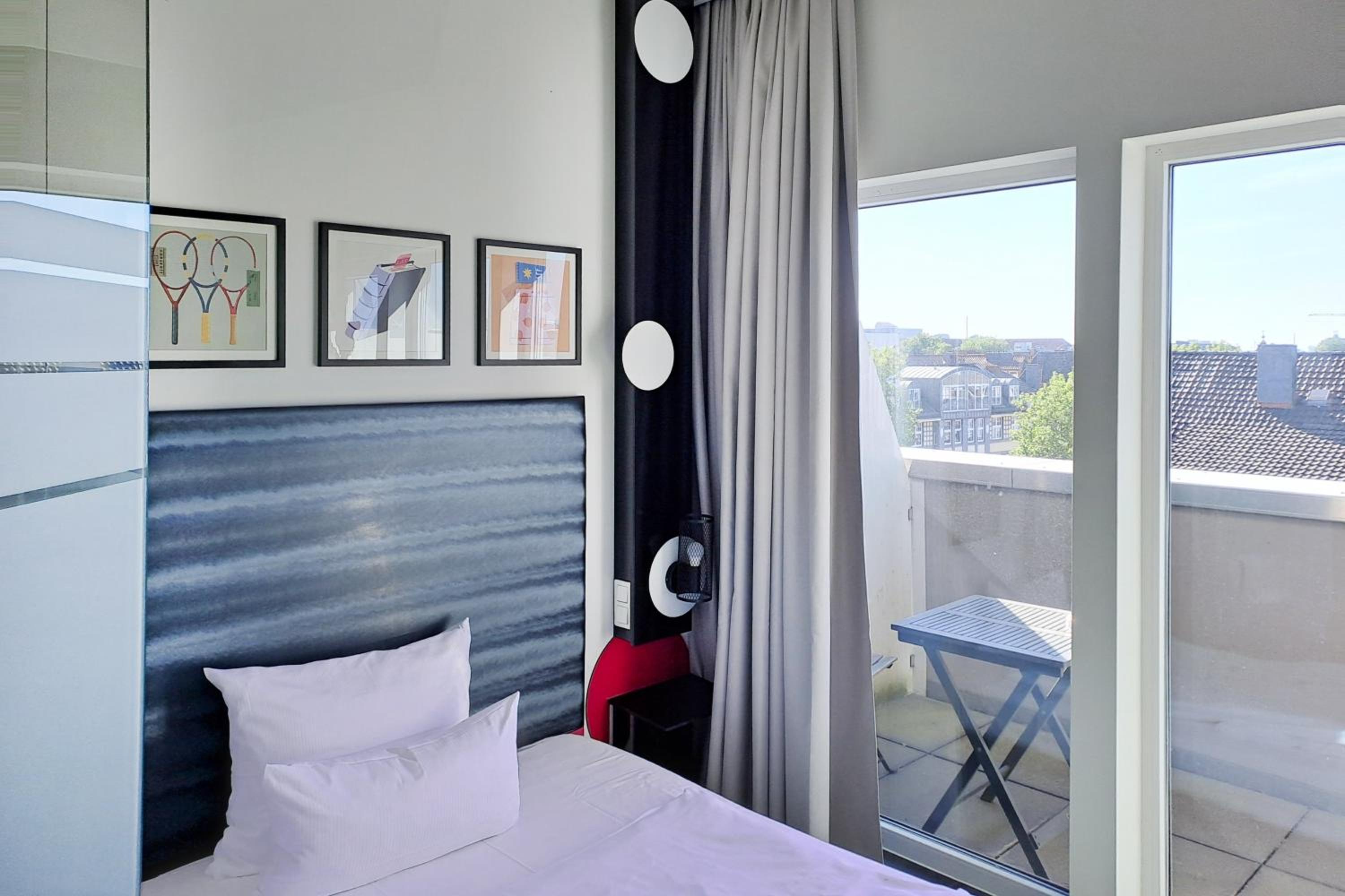 French Cozy Room with Balcony - Top Floor