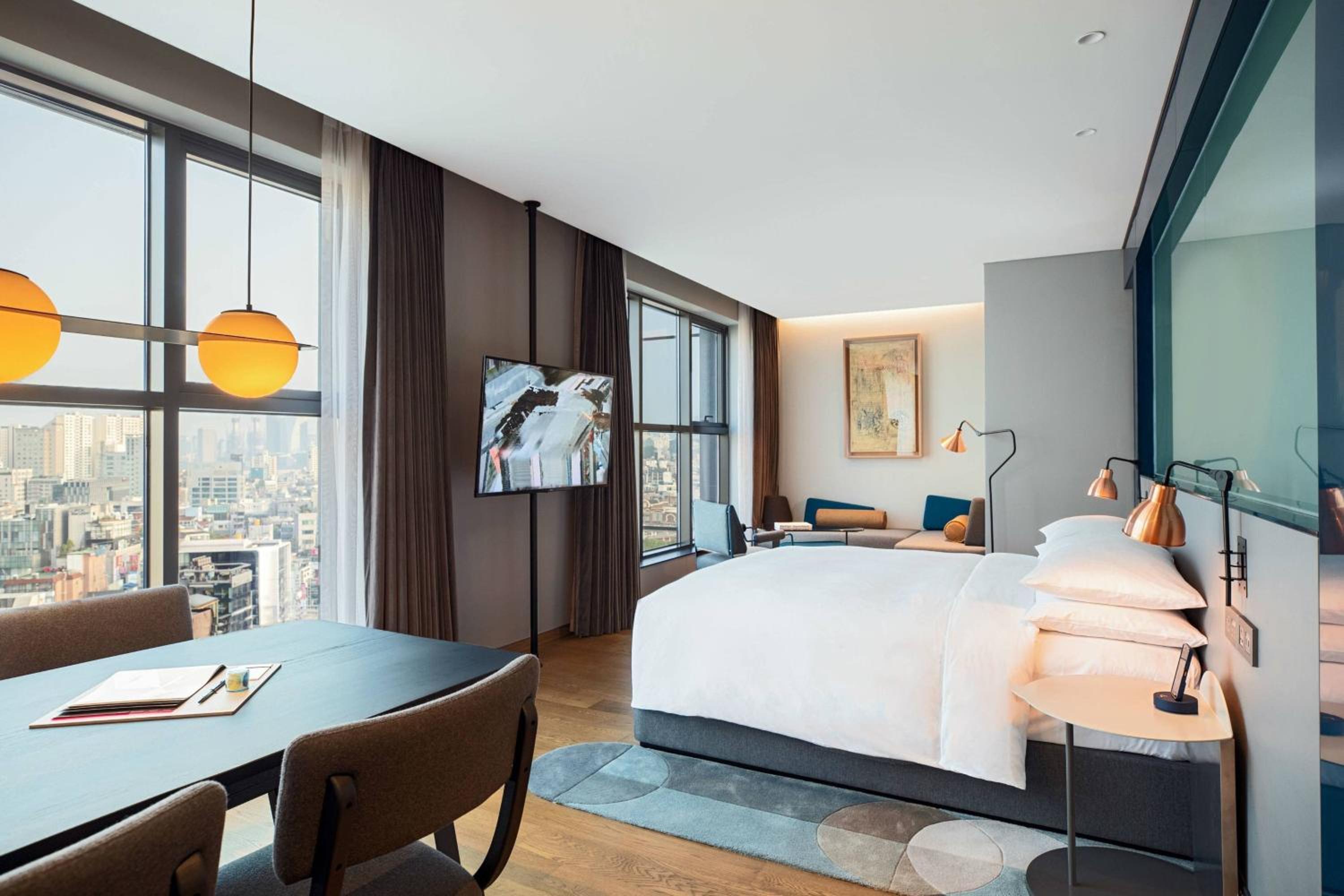 Producer Suite, 1 Bedroom Suite, 1 King, City view