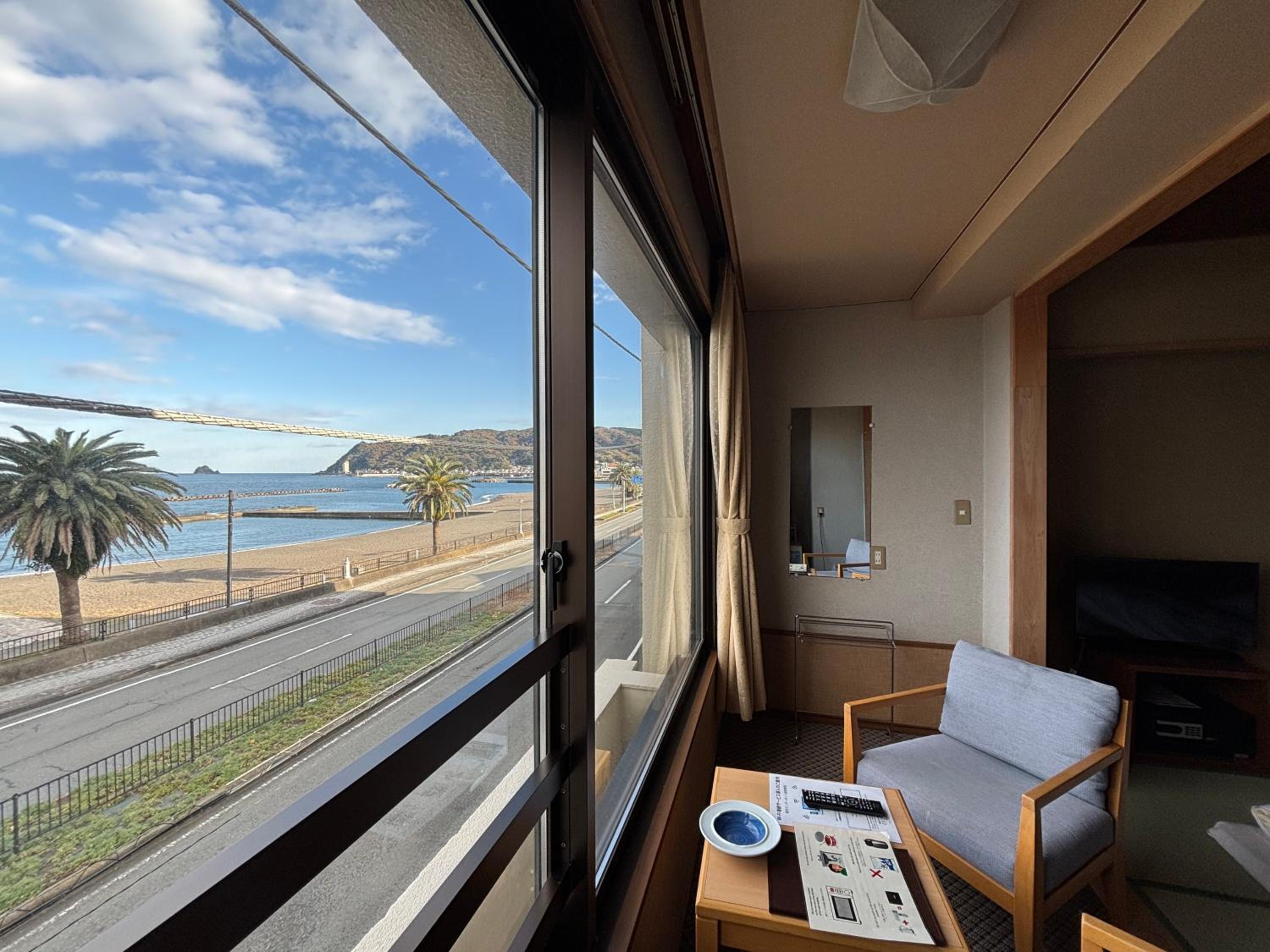 Japanese-Style Room Ocean side Lower Floor - Smoking
