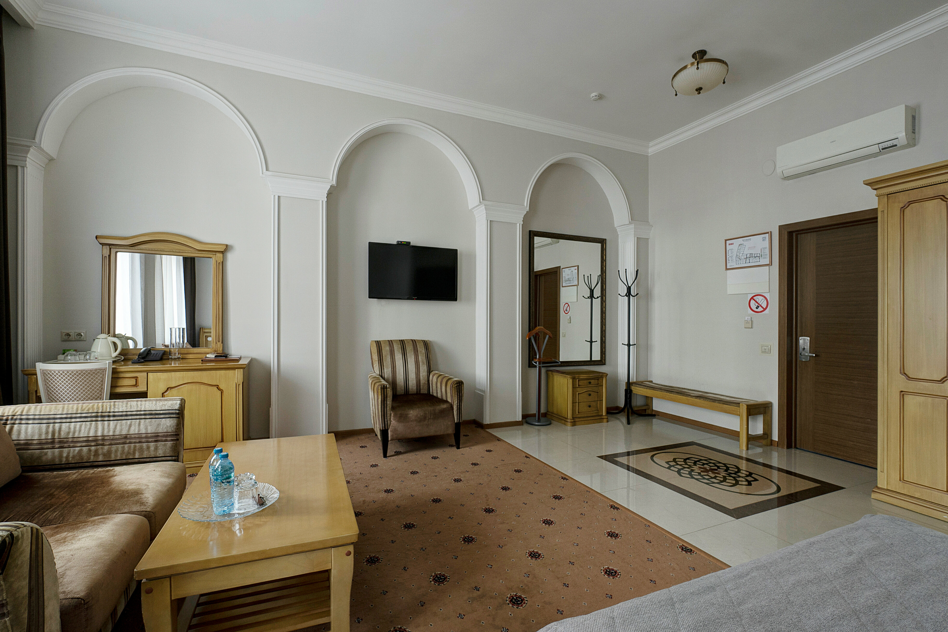 НОМЕР "ДЖУНИОР СЮИТ УЛУЧШЕННЫЙ" с 2 кроватями