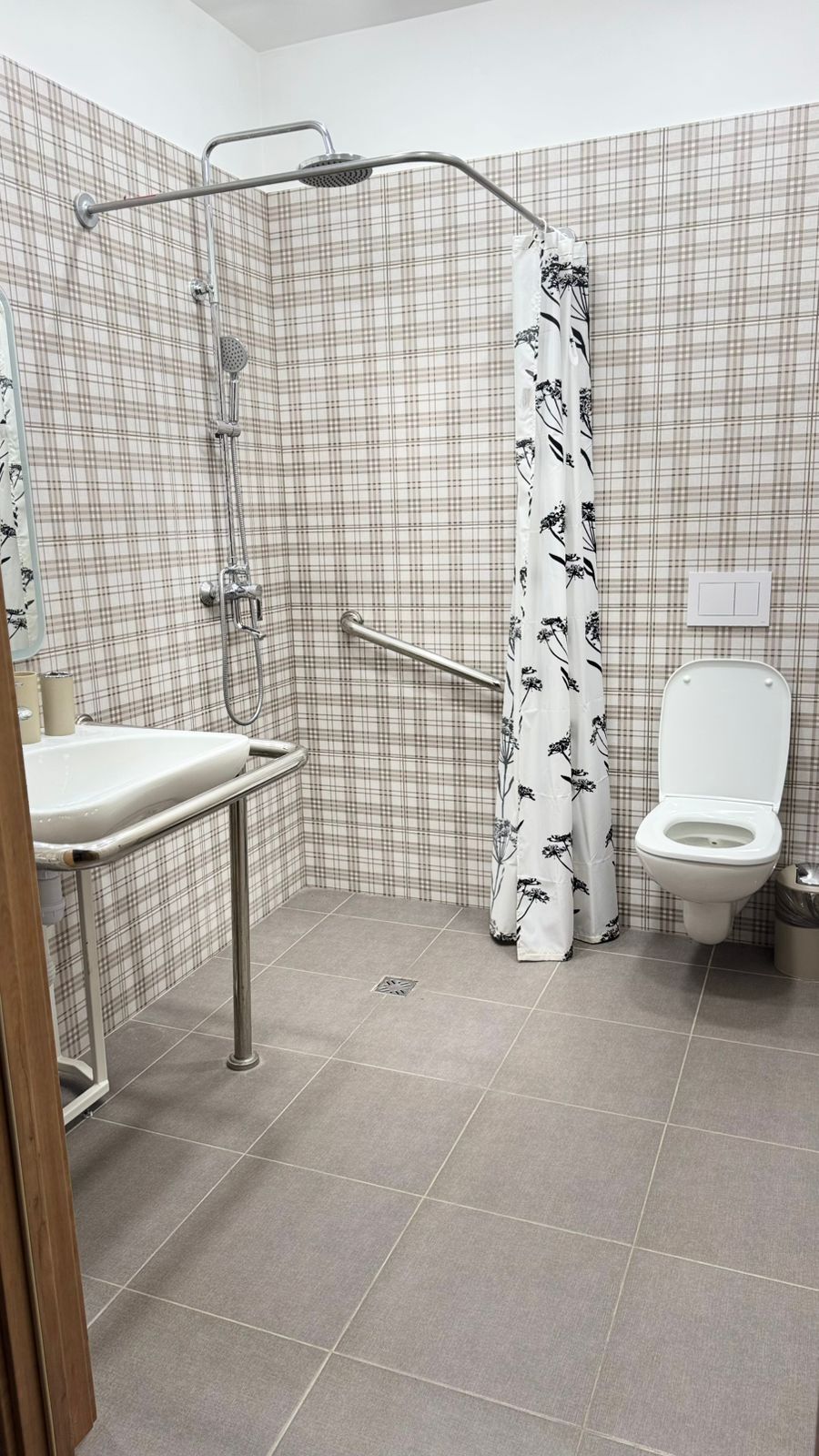 Номер для маломобильной группы населения Джуниор сюит 1-й этаж (101)