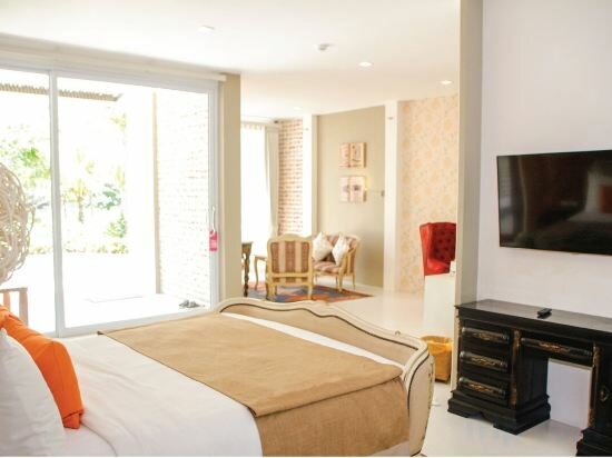 Beachside Pool Access Suite