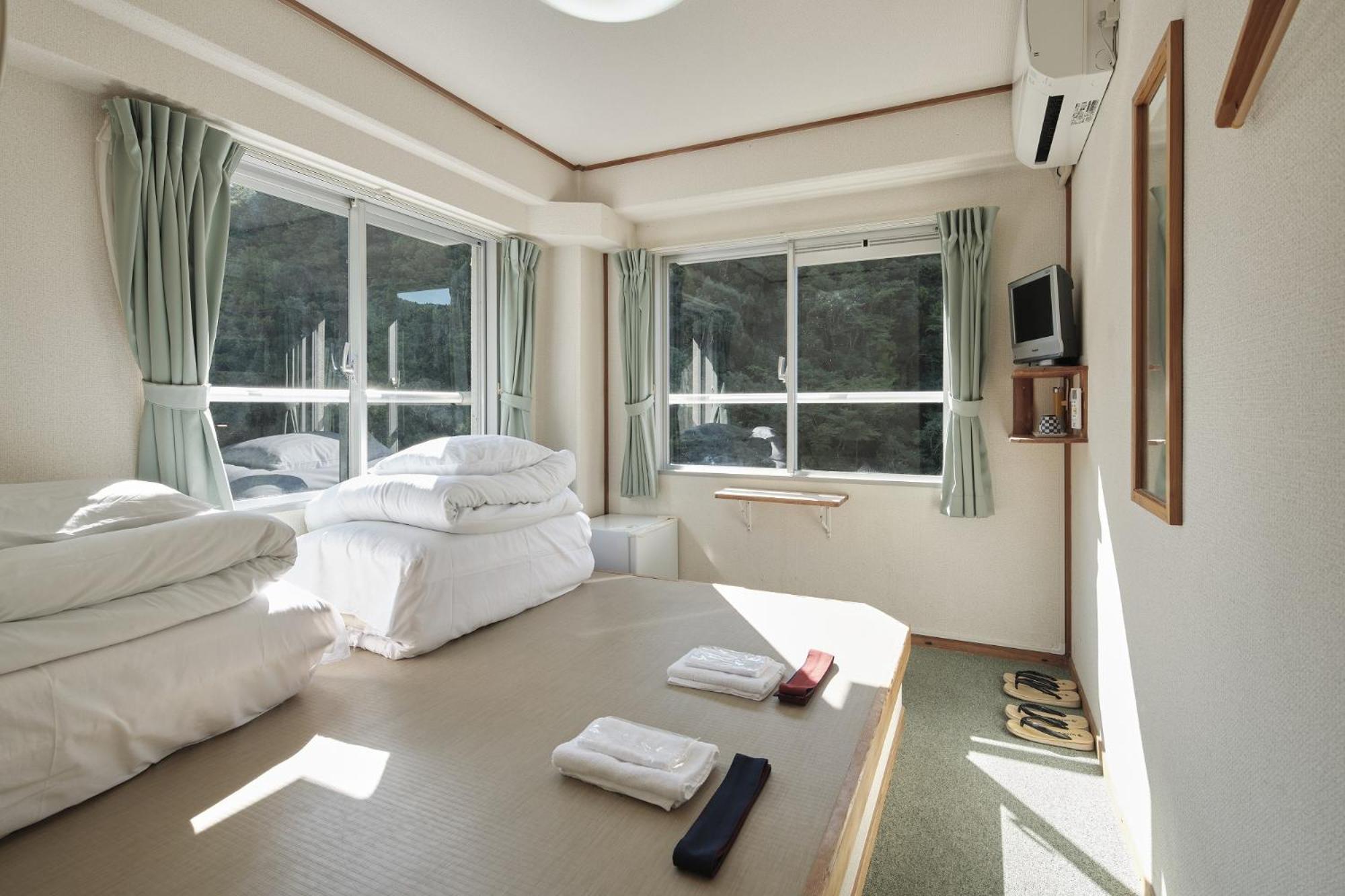 Japanese Style Twin Room with Shared Bathroom - Non Smoking 