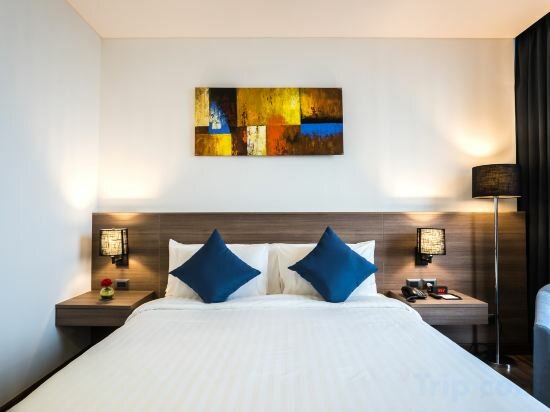 Superior King Room with City View