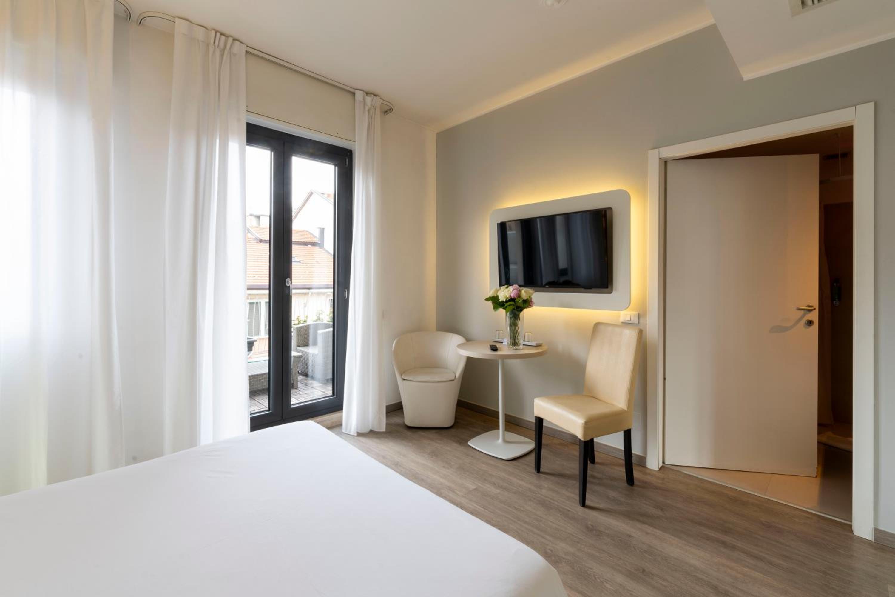 Deluxe Double Room with Balcony