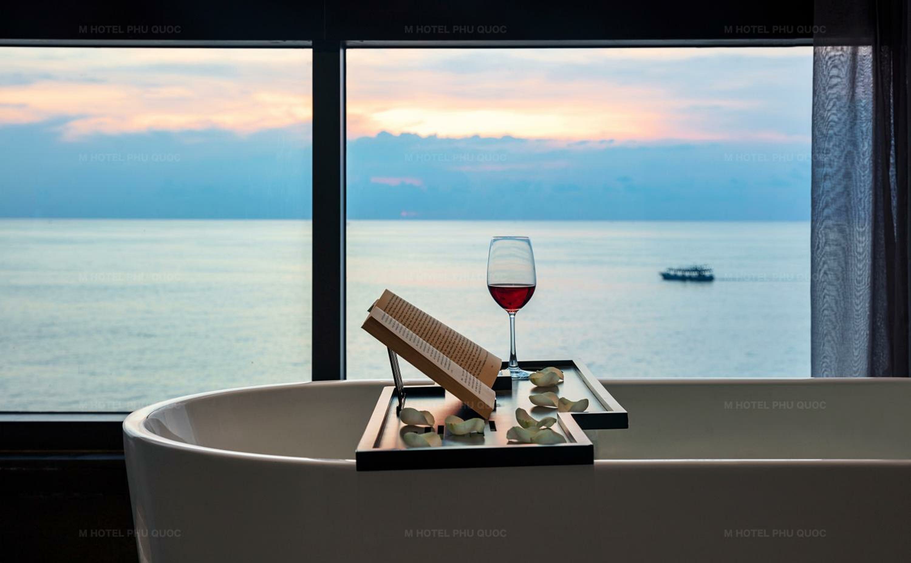 Ocean Eyes Suite