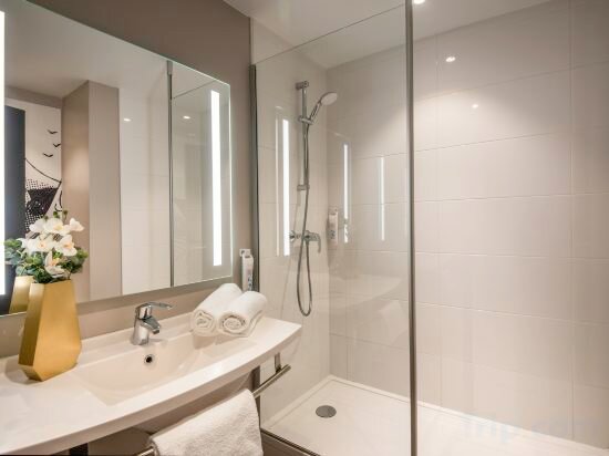 Triple: Room with One Double Bed and One Retractable Bed