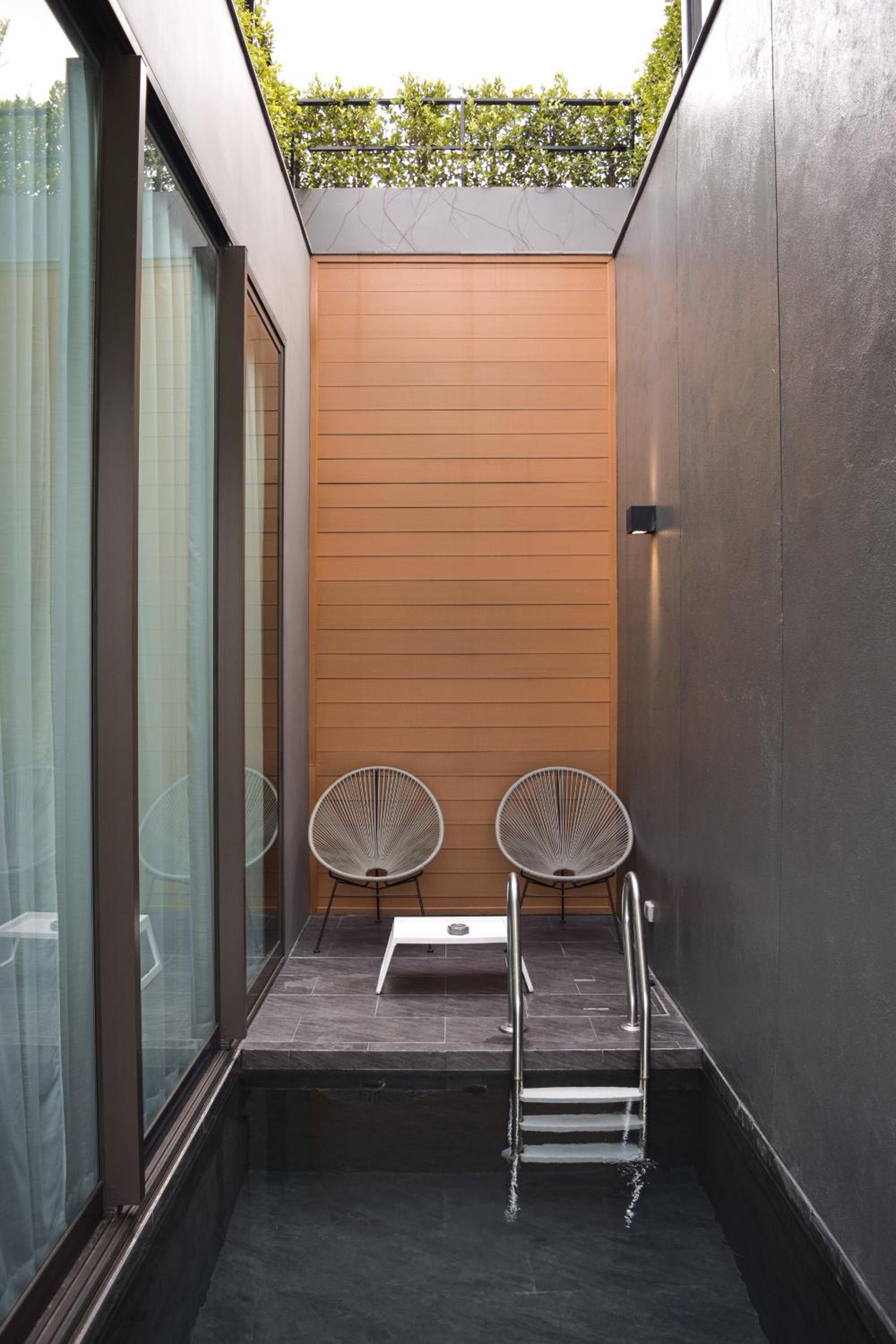 One-Bedroom Suite with Private Pool 