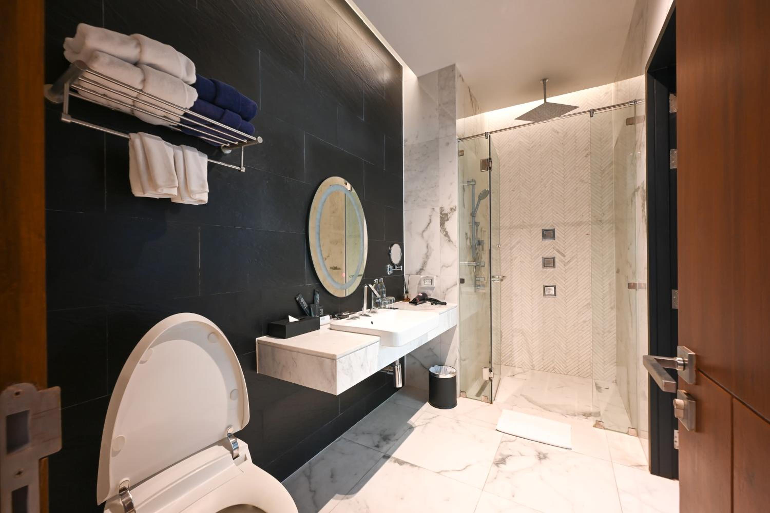 One-Bedroom Suite with Private Pool 