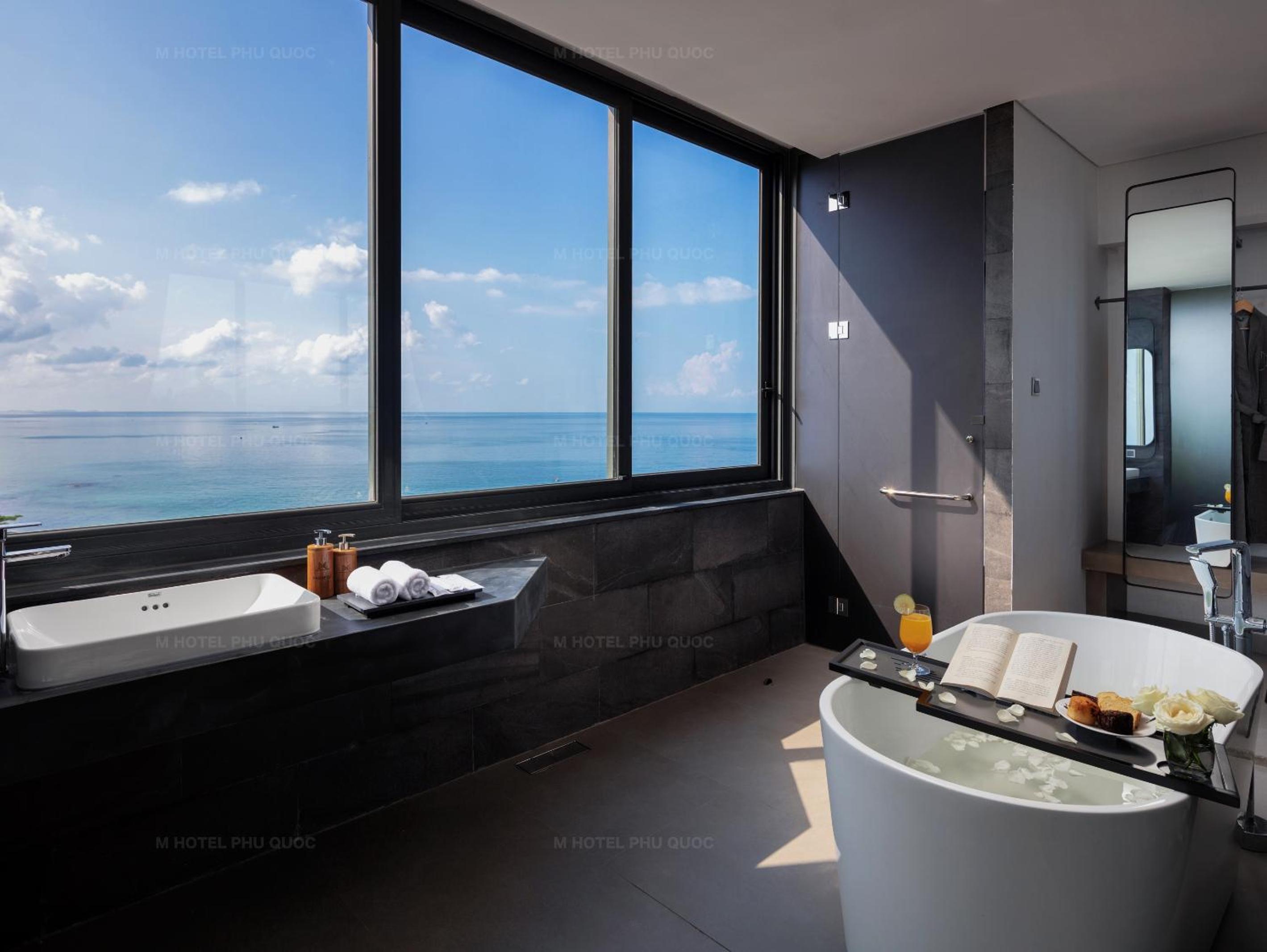 Rooftop Partial Seaview Suite 