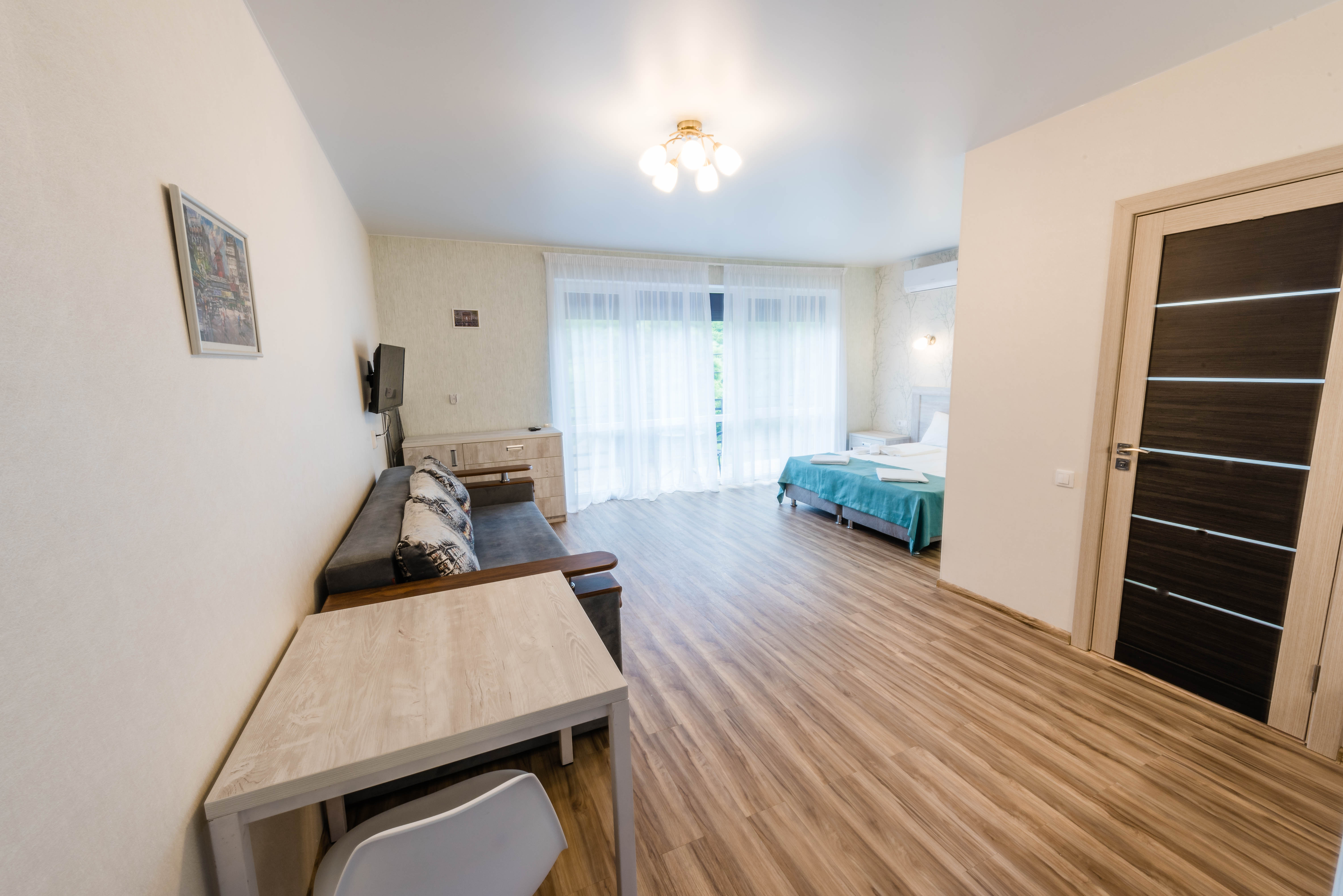 Трехместный номер с балконом