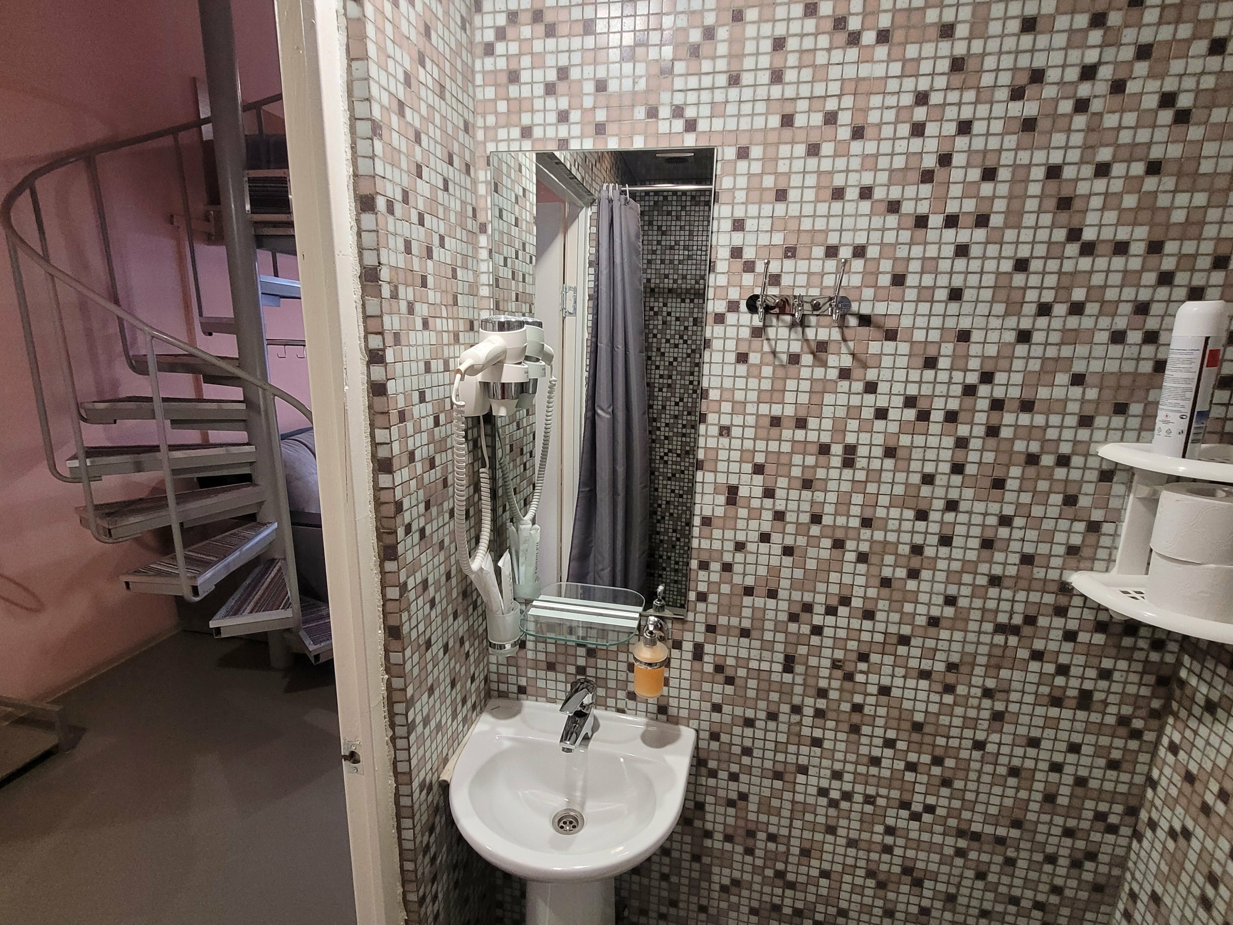 Трехместный номер с видом на горы