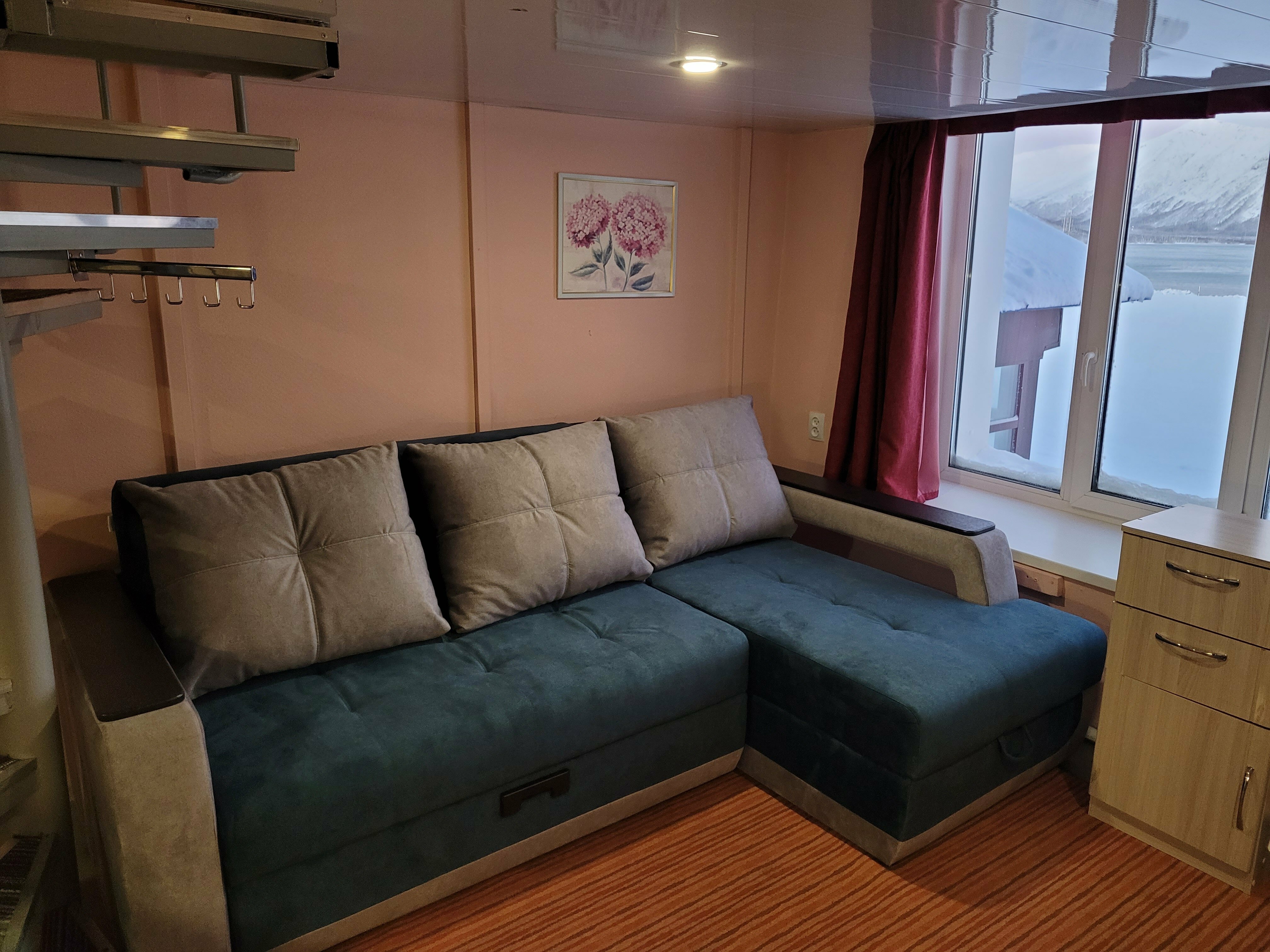 Трехместный номер с видом на горы