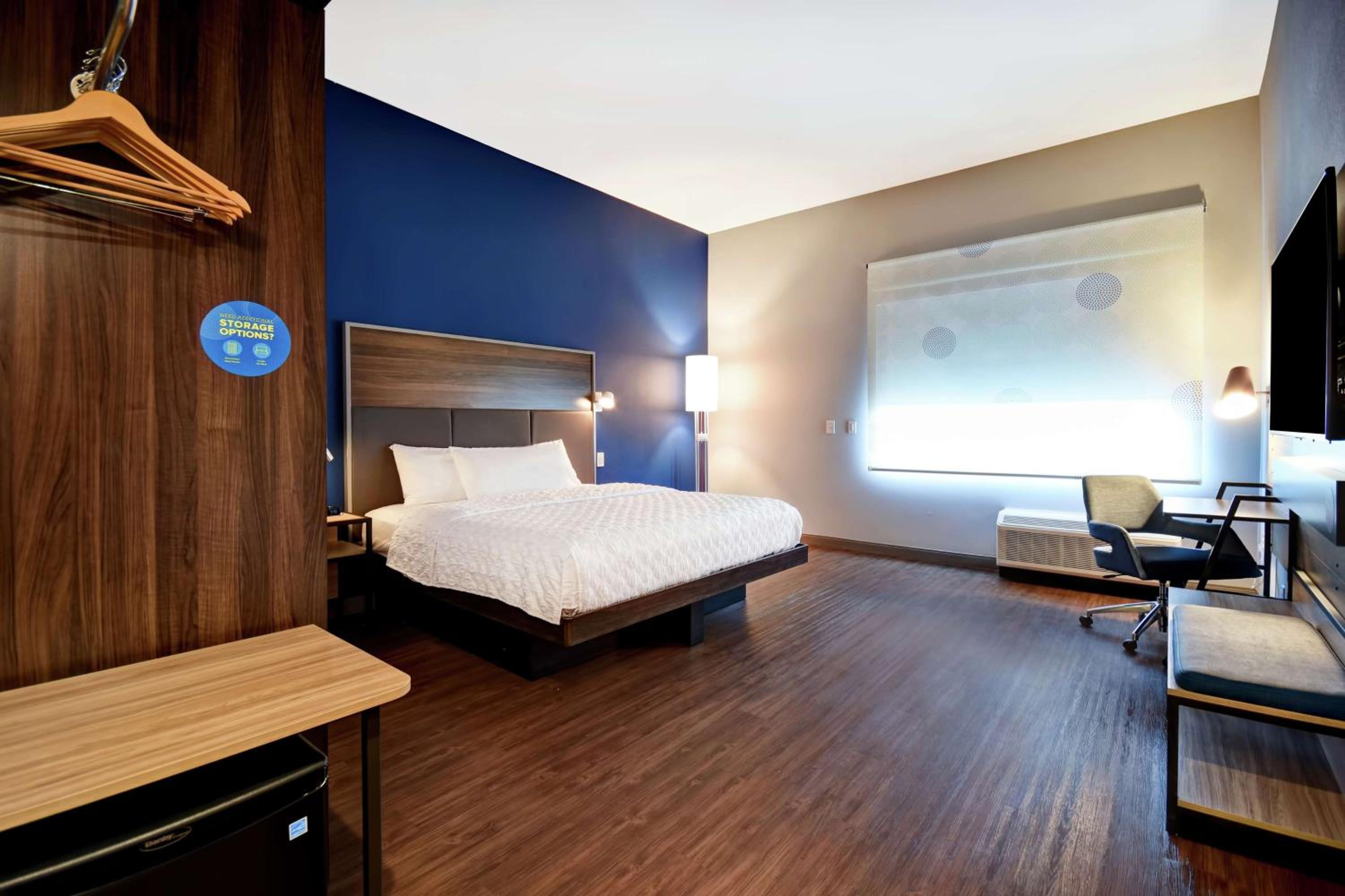 King Room with Roll-In Shower - Mobility and Hearing Access