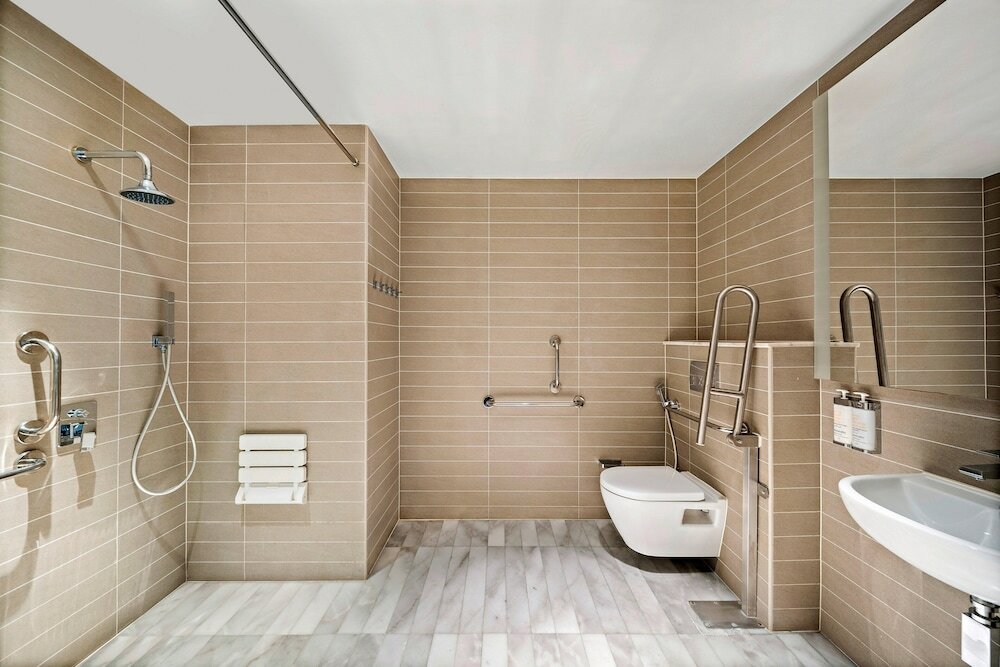 Deluxe Room, 1 King Bed, Accessible