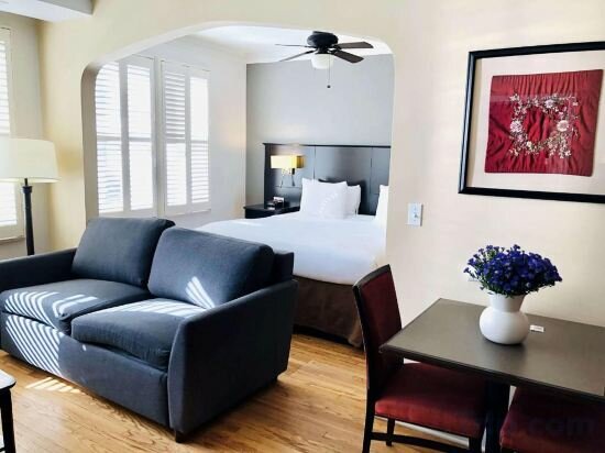 1 King Bed, Non-Smoking, High Speed Internet Access, Microwave, Refrigerator