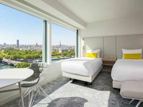 Twin Room With Eiffel Tower View
